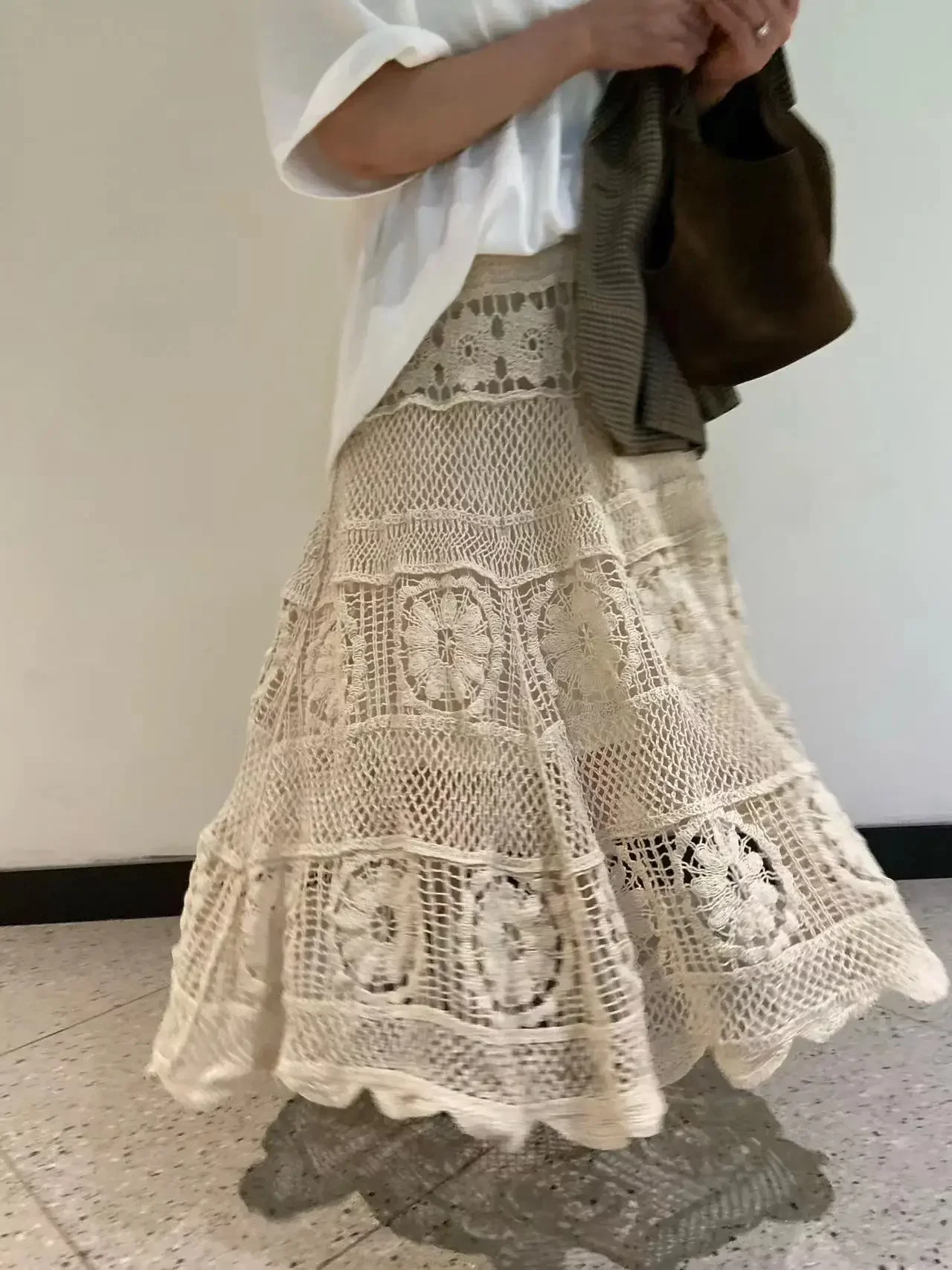 2025 Autumn/Winter New Arrival Korean Style Soft Handmade Vintage French Lace Hollow Design Knit Skirt A- Line Skirt
2025 Autumn/Winter New Arrival Korean Style Soft Handmade Vintage French Lace Hollow Design Knit Skirt A- Line Skirt