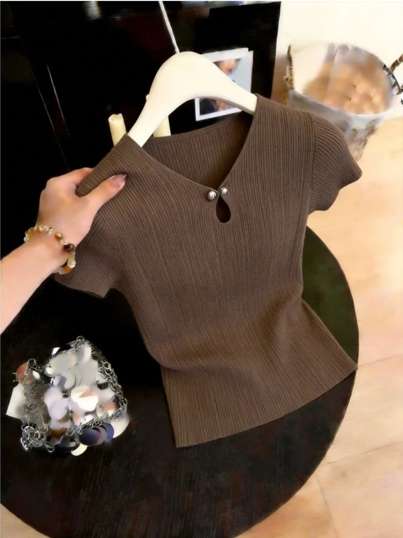 Elegant Hollow out V-Neck Short Sleeve T-Shirt Women's Summer Thin Fashion Age-Defying Fly Sleeve Top Korean Style Knitted Br...
Elegant Hollow out V-Neck Short Sleeve T-Shirt Women's Summer Thin Fashion Age-Defying Fly Sleeve Top Korean Style Knitted Br...