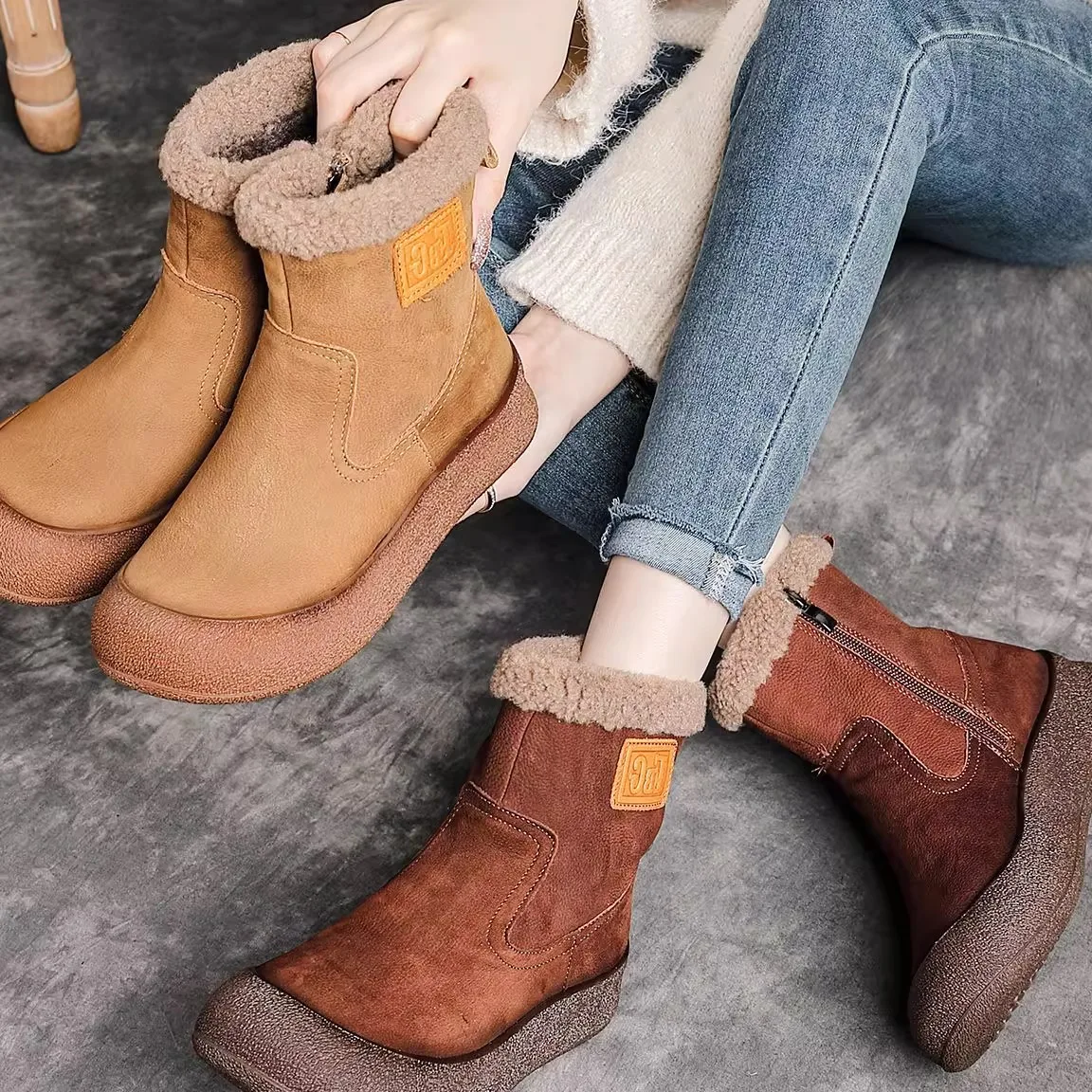 Korean Style Winter Thick Bottom Platform Snow Boots Leather Upper Cotton Lined Mid-Calf Booties round Toe Rubber Outsole
Korean Style Winter Thick Bottom Platform Snow Boots Leather Upper Cotton Lined Mid-Calf Booties round Toe Rubber Outsole