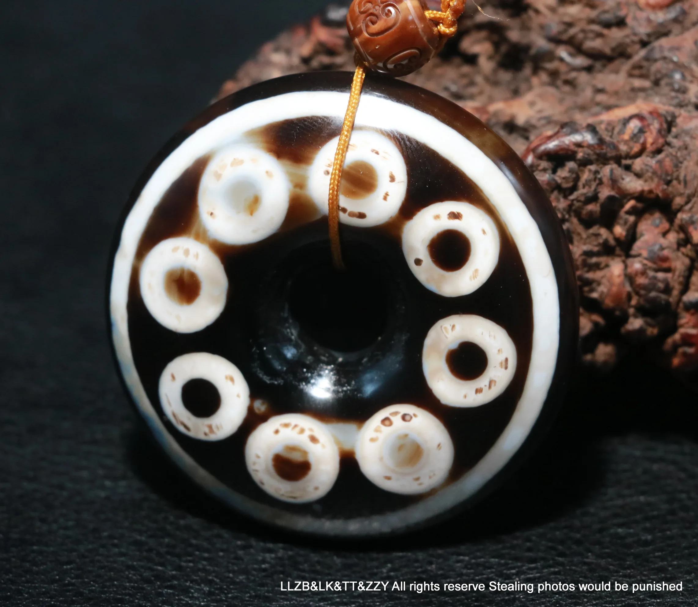 Unique Magic Energy Tibetan Old Oily Agate Totem 16 Eye Goat Eye Safety Knot dZi Bead Totem Pendant Timestown zhang
Unique Magic Energy Tibetan Old Oily Agate Totem 16 Eye Goat Eye Safety Knot dZi Bead Totem Pendant Timestown zhang