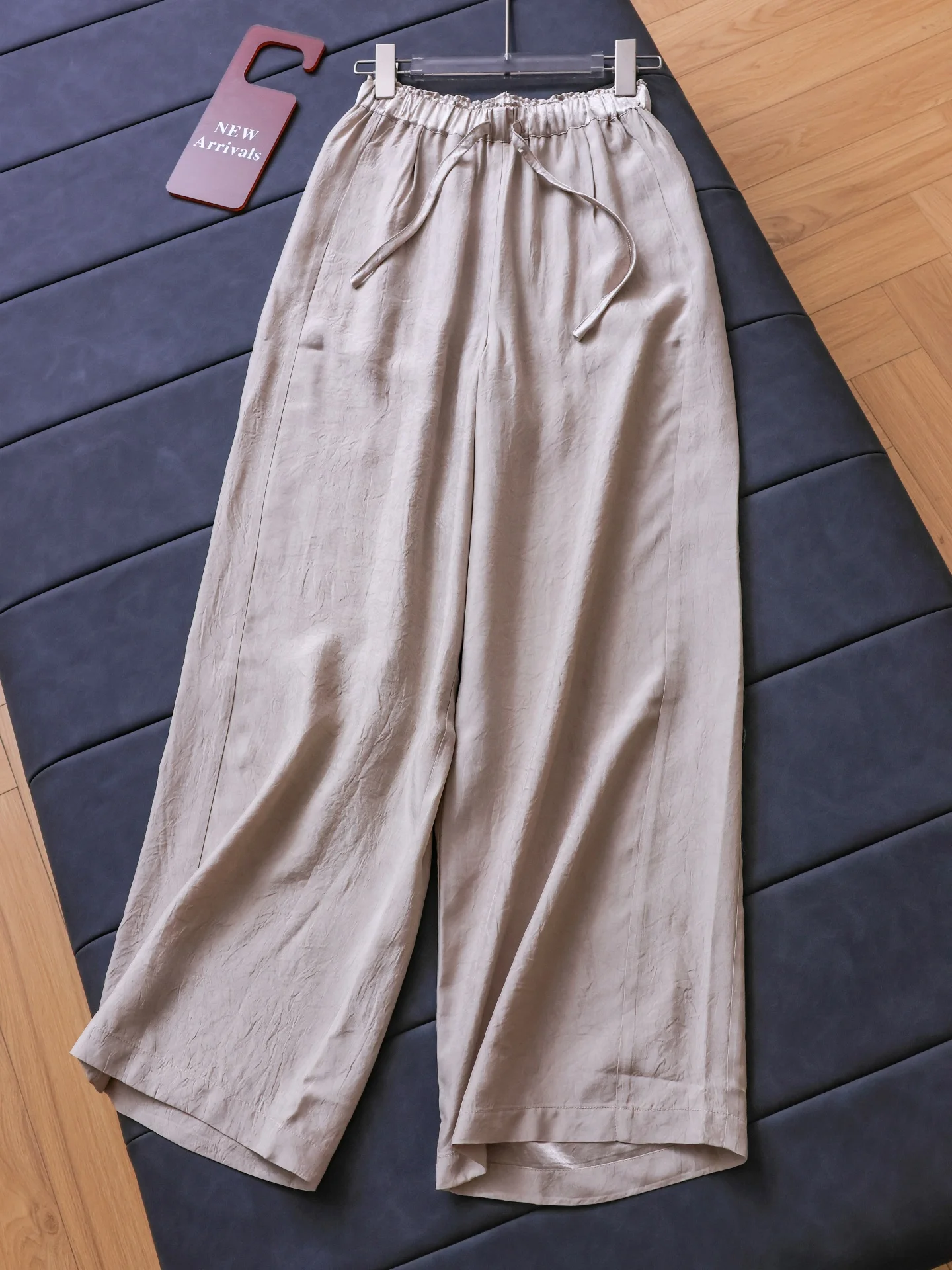 Loose Casual Pure Color Drawstring Elastic Waist Viscose Wide Leg Pants Women's Loose Straight Leg Trousers Breathable Cool F...
Loose Casual Pure Color Drawstring Elastic Waist Viscose Wide Leg Pants Women's Loose Straight Leg Trousers Breathable Cool F...
