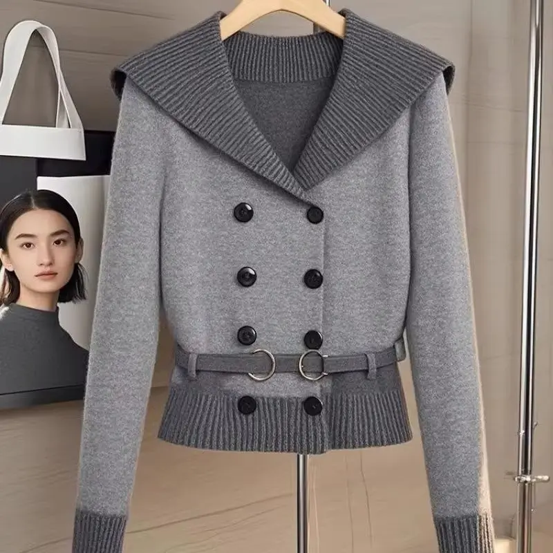 2025 Autumn Winter New Knitwear Cardigan Sweater Women's Lapel Loose Casual Double-breasted Slim Chic Knitwear Sweater Coat Top
2025 Autumn Winter New Knitwear Cardigan Sweater Women's Lapel Loose Casual Double-breasted Slim Chic Knitwear Sweater Coat Top