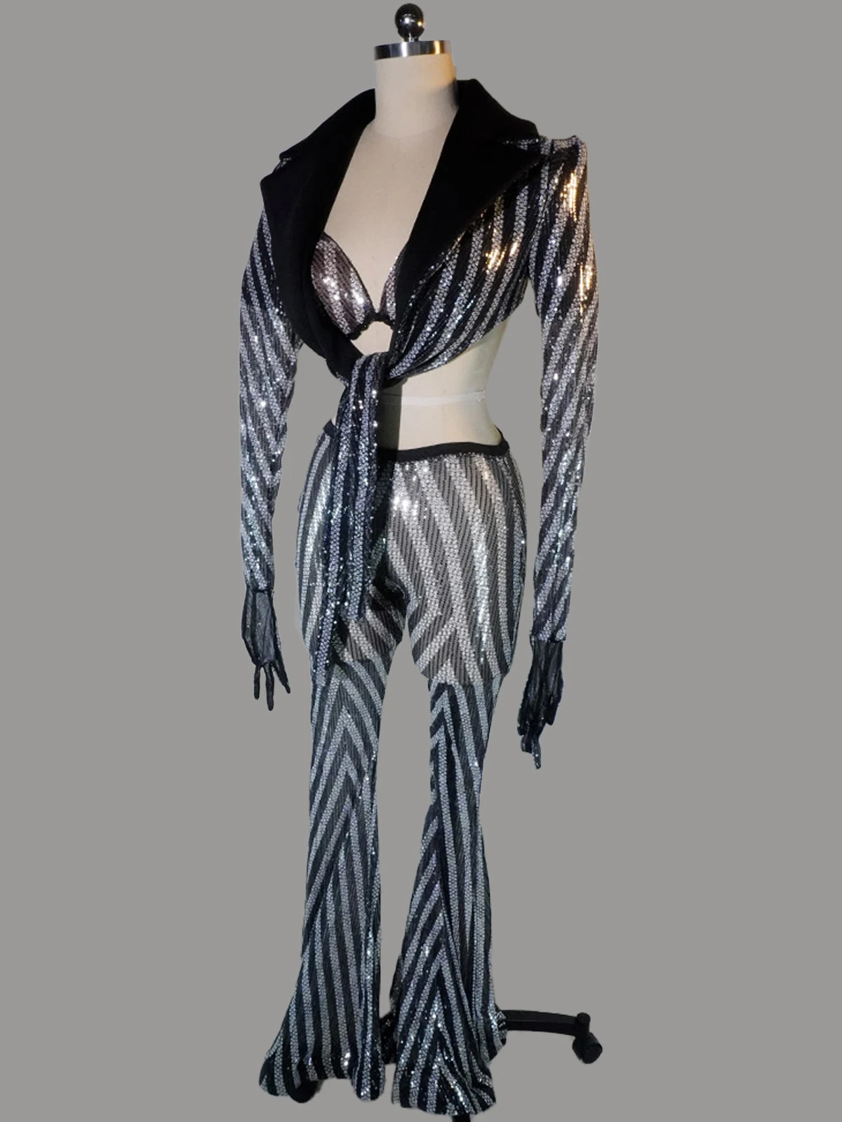 Three piece sequin See through sets Coat and trousers sexy rave nightclub party Suit jazz Dance Stage Wear drag queen Costumes
Three piece sequin See through sets Coat and trousers sexy rave nightclub party Suit jazz Dance Stage Wear drag queen Costumes