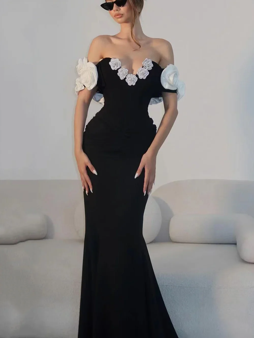 GPBD Women Celebrity Sexy Off Shoulder Flower Diamonds Black Maxi Long Bandage Dress 2024 Elegant Evening Club Party Dress
GPBD Women Celebrity Sexy Off Shoulder Flower Diamonds Black Maxi Long Bandage Dress 2024 Elegant Evening Club Party Dress