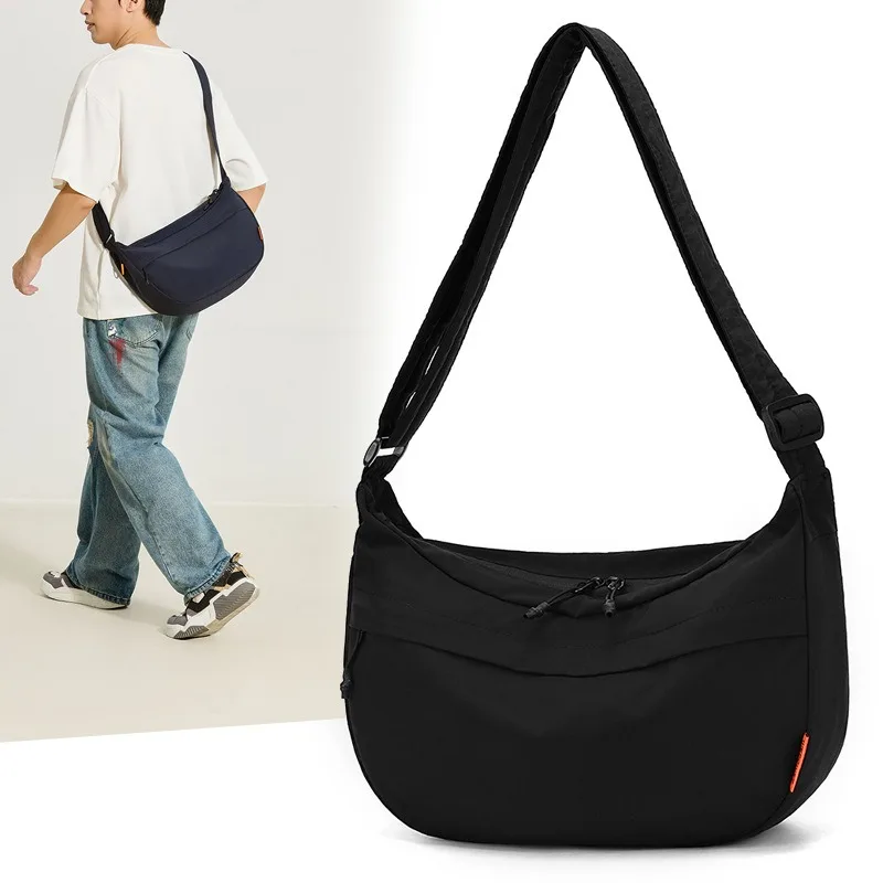 Large-capacity single-shoulder crossbody bag, light and fashionable, simple and versatile dumpling-shaped crossbody bag
Large-capacity single-shoulder crossbody bag, light and fashionable, simple and versatile dumpling-shaped crossbody bag