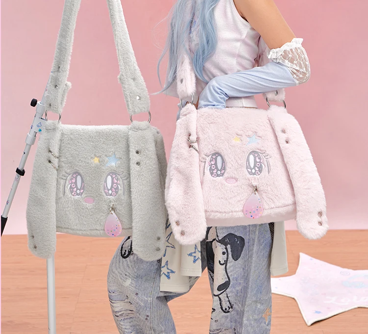 Kawaii японский осенне-зимний новый легкий азиатский ветер Y2k древний плюшевый рюкзак через плечо с кроликом женская сумка компьютерные сумки
Kawaii японский осенне-зимний новый легкий азиатский ветер Y2k древний плюшевый рюкзак через плечо с кроликом женская сумка компьютерные сумки