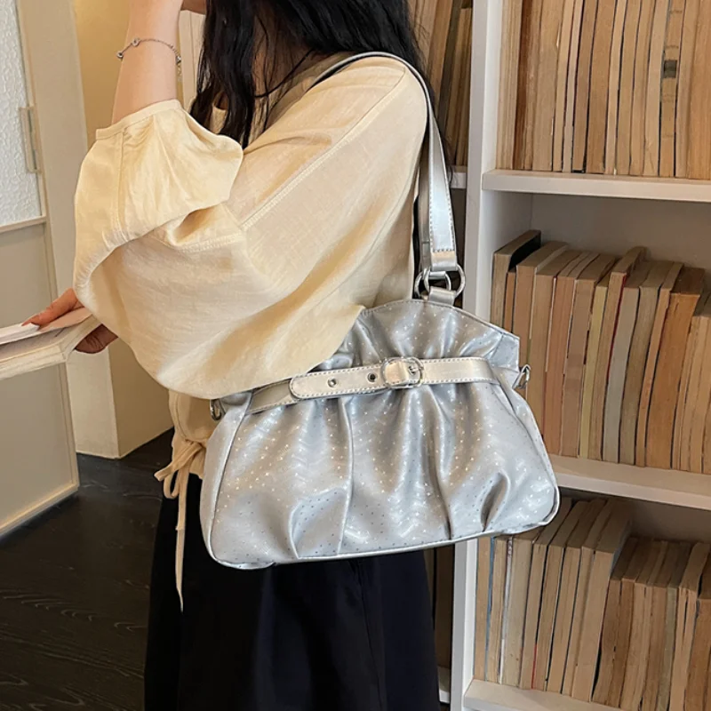 Pleated Single Shoulder Underarm Bag Women Stylish Versatile Handbag Large Capacity Tote Bags Soft Elegant Shiny Cloud Bag
Pleated Single Shoulder Underarm Bag Women Stylish Versatile Handbag Large Capacity Tote Bags Soft Elegant Shiny Cloud Bag