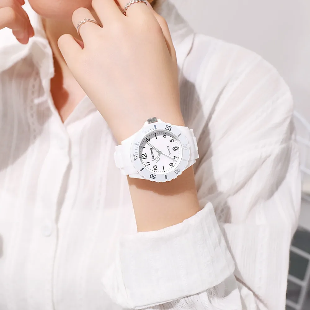 Drop-Proof Silicone Birthday Gift Waterproof Couple's Version Quartz Korean Style Accessories Classic Clock Casual Sport Watch
Drop-Proof Silicone Birthday Gift Waterproof Couple's Version Quartz Korean Style Accessories Classic Clock Casual Sport Watch