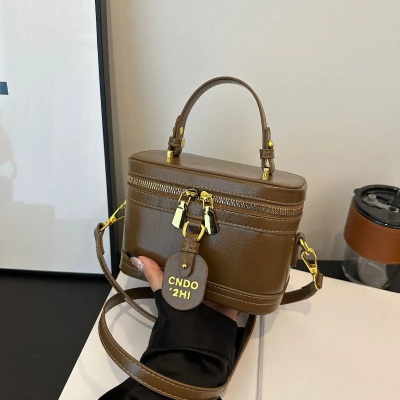 Premium Portable Box Small Square Bag Women's Fashion Commuter Shoulder Messenger Bag
Premium Portable Box Small Square Bag Women's Fashion Commuter Shoulder Messenger Bag