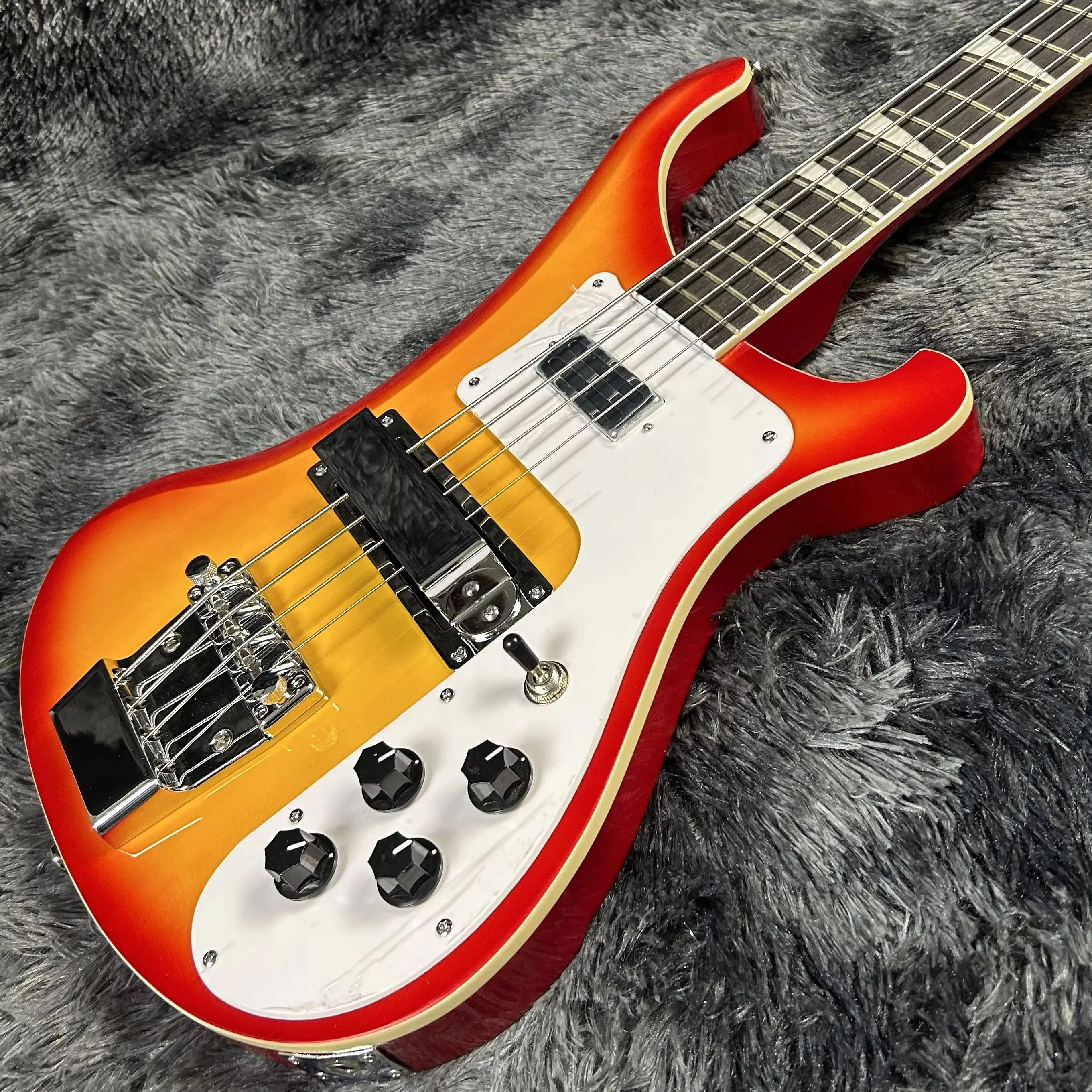 Hot Sale Bass Guitars Cherry Sunburst Color 4003 Version Rickenback 844 mm Scale Length
Hot Sale Bass Guitars Cherry Sunburst Color 4003 Version Rickenback 844 mm Scale Length
