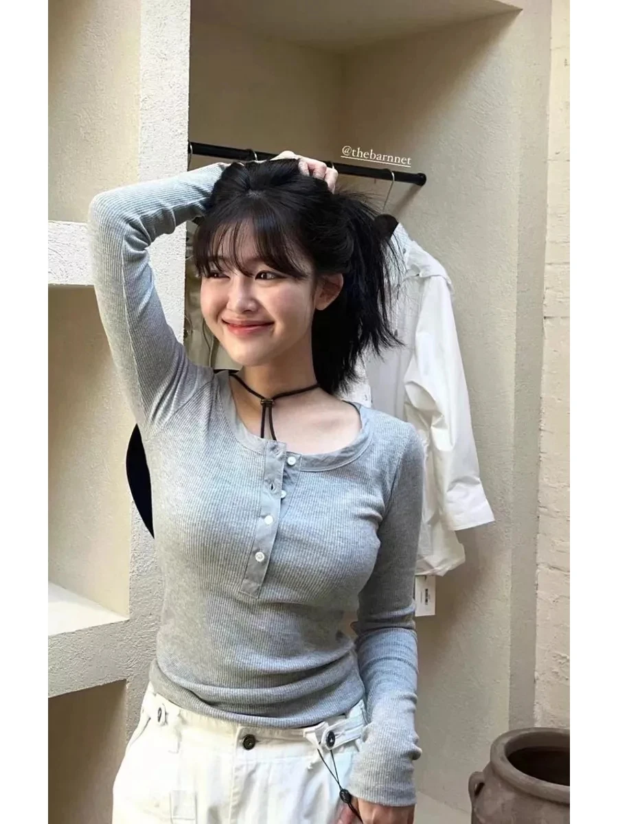 Women's Y2k Longsleeve Grey Kpop Ribbed Shirt Women's Streetwear Casual Fitted Noodle Button Neck Top Shirt Top
Women's Y2k Longsleeve Grey Kpop Ribbed Shirt Women's Streetwear Casual Fitted Noodle Button Neck Top Shirt Top