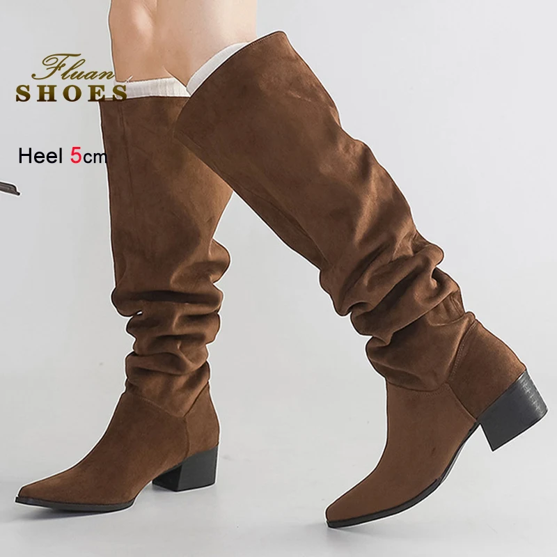2025 осень-зима кофейного цвета, плиссированные замшевые женские рыцарские сапоги, женские сапоги до колена на грубом среднем каблуке 5 см с острым носком
2025 осень-зима кофейного цвета, плиссированные замшевые женские рыцарские сапоги, женские сапоги до колена на грубом среднем каблуке 5 см с острым носком
