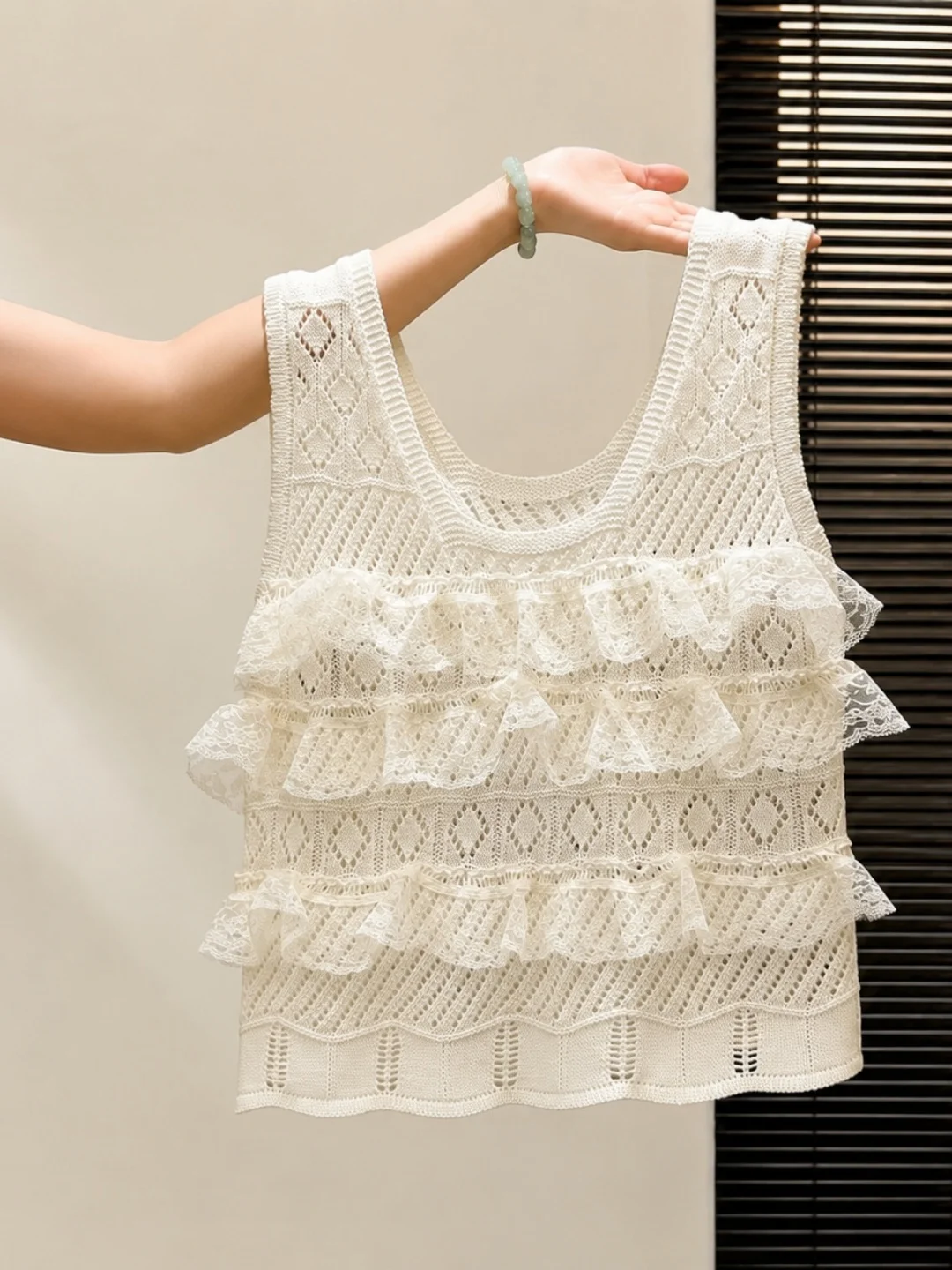 Fashionable Heavy Embroidery Hollow out Lace Patchwork Sleeveless Vest Summer Slimming Ice Silk Knitted Top Sweet Style Loose...
Fashionable Heavy Embroidery Hollow out Lace Patchwork Sleeveless Vest Summer Slimming Ice Silk Knitted Top Sweet Style Loose...