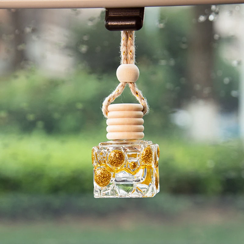 1Pc Five Line Covered Water Cube Gold Design Mini Glass Empties Bottle Car Essential Oil Diffuser Scent Perfume Bottle Ornament
1Pc Five Line Covered Water Cube Gold Design Mini Glass Empties Bottle Car Essential Oil Diffuser Scent Perfume Bottle Ornament