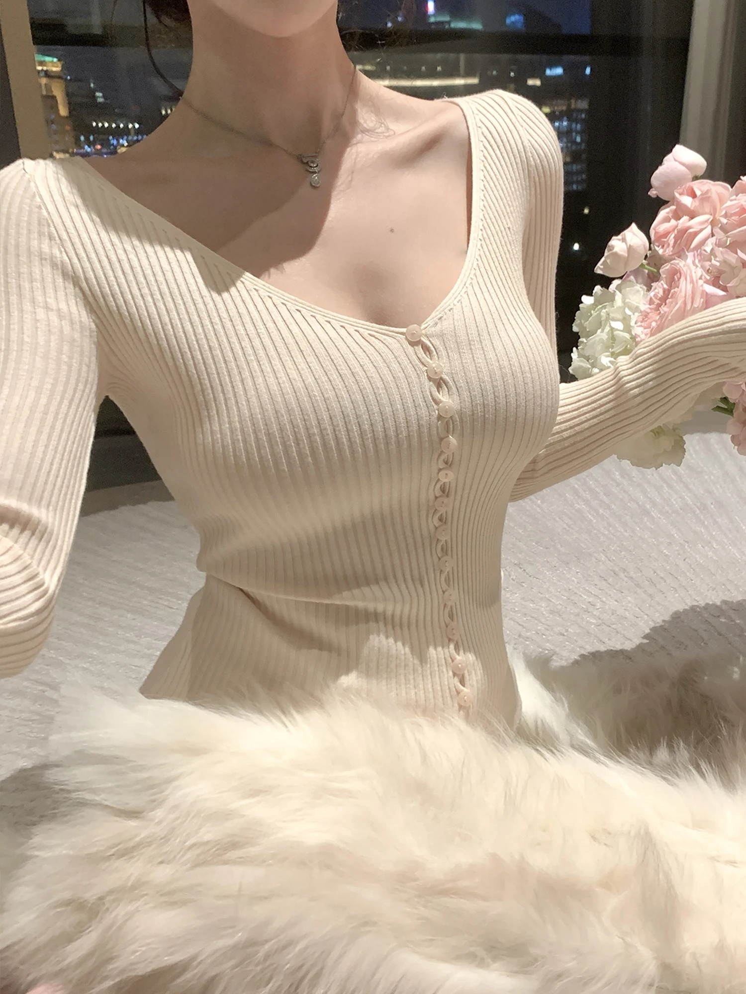 Женская трикотажная кофта Kubiliv Pure Desire с V-образным вырезом, приталенная, на пуговицах, с длинным рукавом, базовая, универсальная, для повседневной носки, зимняя мода
Женская трикотажная кофта Kubiliv Pure Desire с V-образным вырезом, приталенная, на пуговицах, с длинным рукавом, базовая, универсальная, для повседневной носки, зимняя мода