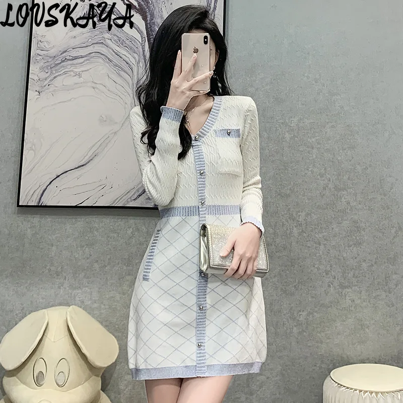 Fashionable women clothing with a high-end sense slim fit V-neck skirt French temperament small fragrance knitted dress
Fashionable women clothing with a high-end sense slim fit V-neck skirt French temperament small fragrance knitted dress