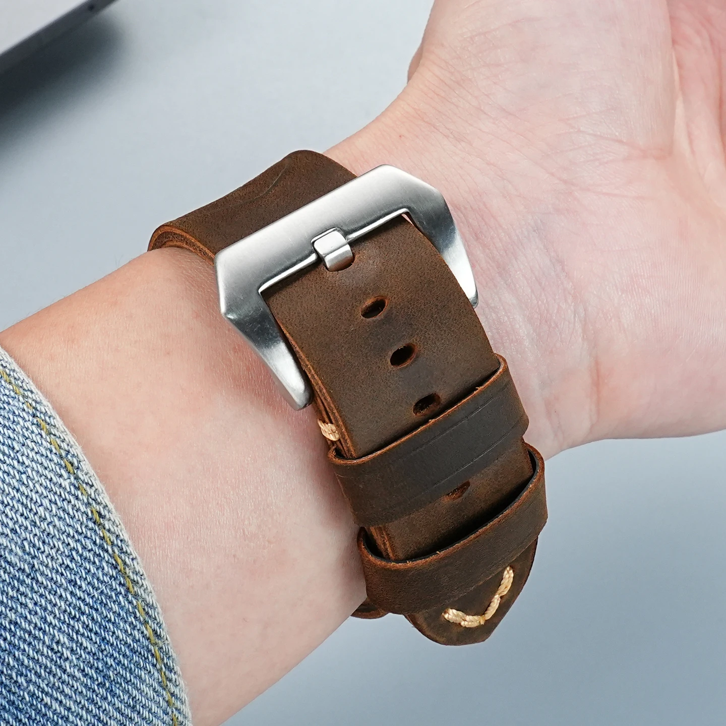 Сменный винтажный кожаный ремешок с потертостями для Panerai Breitling Zenith Tudor, 22 мм 24 мм, аксессуары для часов из состаренной воловьей кожи
Сменный винтажный кожаный ремешок с потертостями для Panerai Breitling Zenith Tudor, 22 мм 24 мм, аксессуары для часов из состаренной воловьей кожи