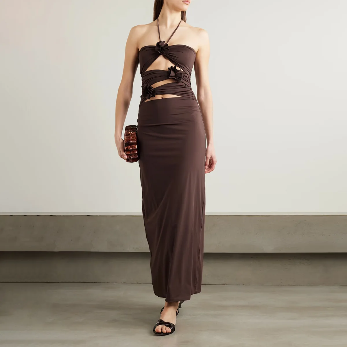 Sexy neck hollow flower sleeveless dress fashionable simple temperament elegant versatile high-end vacation style party dress
Sexy neck hollow flower sleeveless dress fashionable simple temperament elegant versatile high-end vacation style party dress