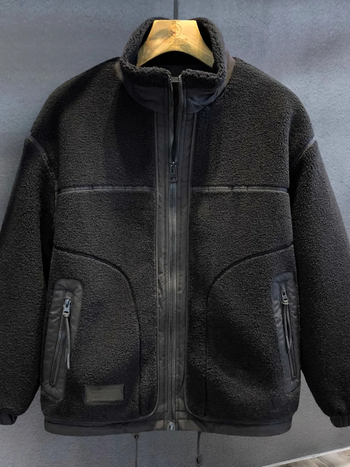 Утепленная хлопковая куртка для мужчин с воротником-стойкой, на флисовой подкладке, зимнее пальто, молодежная модная теплая куртка на молнии, плотно прилегающая к телу
Утепленная хлопковая куртка для мужчин с воротником-стойкой, на флисовой подкладке, зимнее пальто, молодежная модная теплая куртка на молнии, плотно прилегающая к телу