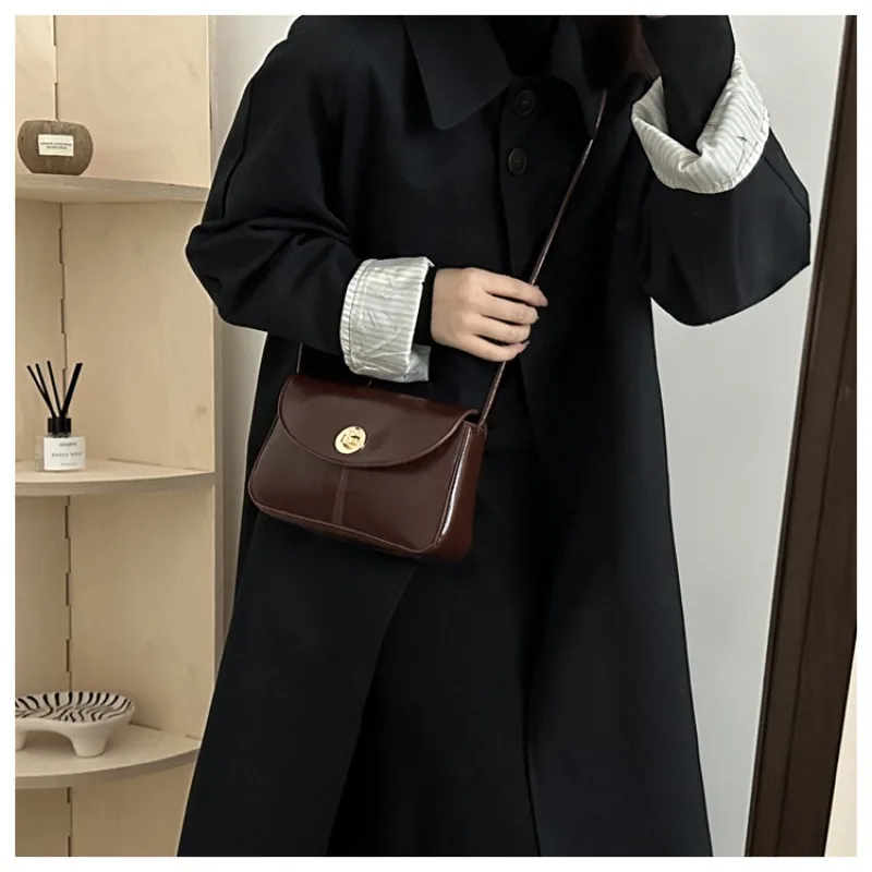 Retro Solid Color Small Square Crossbody Bag Winter New Fashion Versatile Shoulder Bag Simple Foreign Style Crossbody Bag Women
Retro Solid Color Small Square Crossbody Bag Winter New Fashion Versatile Shoulder Bag Simple Foreign Style Crossbody Bag Women