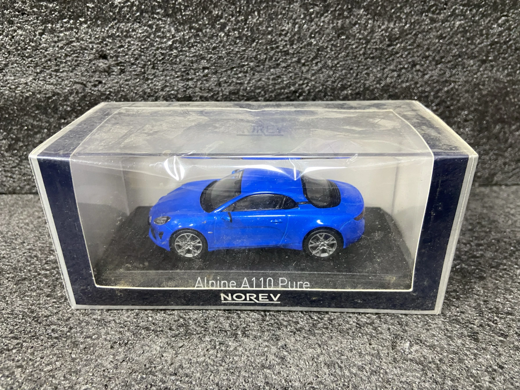 Литая классическая модель автомобиля в масштабе Norev 1/43 Alpine A110 из чистого сплава, коллекционная игрушка, подарок, сувенирный дисплей
Литая классическая модель автомобиля в масштабе Norev 1/43 Alpine A110 из чистого сплава, коллекционная игрушка, подарок, сувенирный дисплей