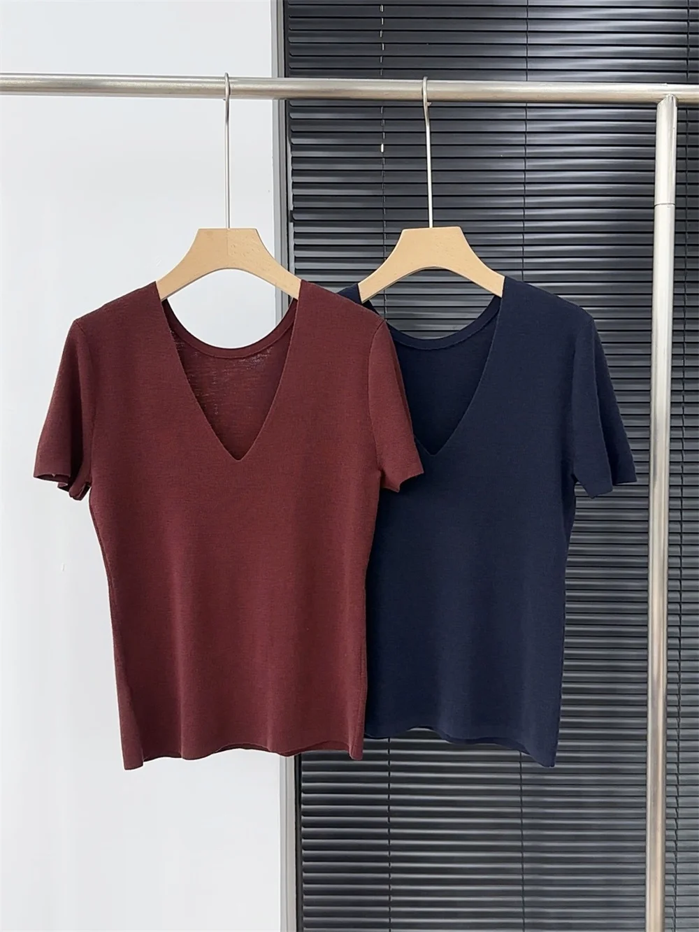26 Women's Clothing Casual Solid Color Pullover Top V-Neck Cashmere Short Sleeve Knit T-Shirt
26 Women's Clothing Casual Solid Color Pullover Top V-Neck Cashmere Short Sleeve Knit T-Shirt