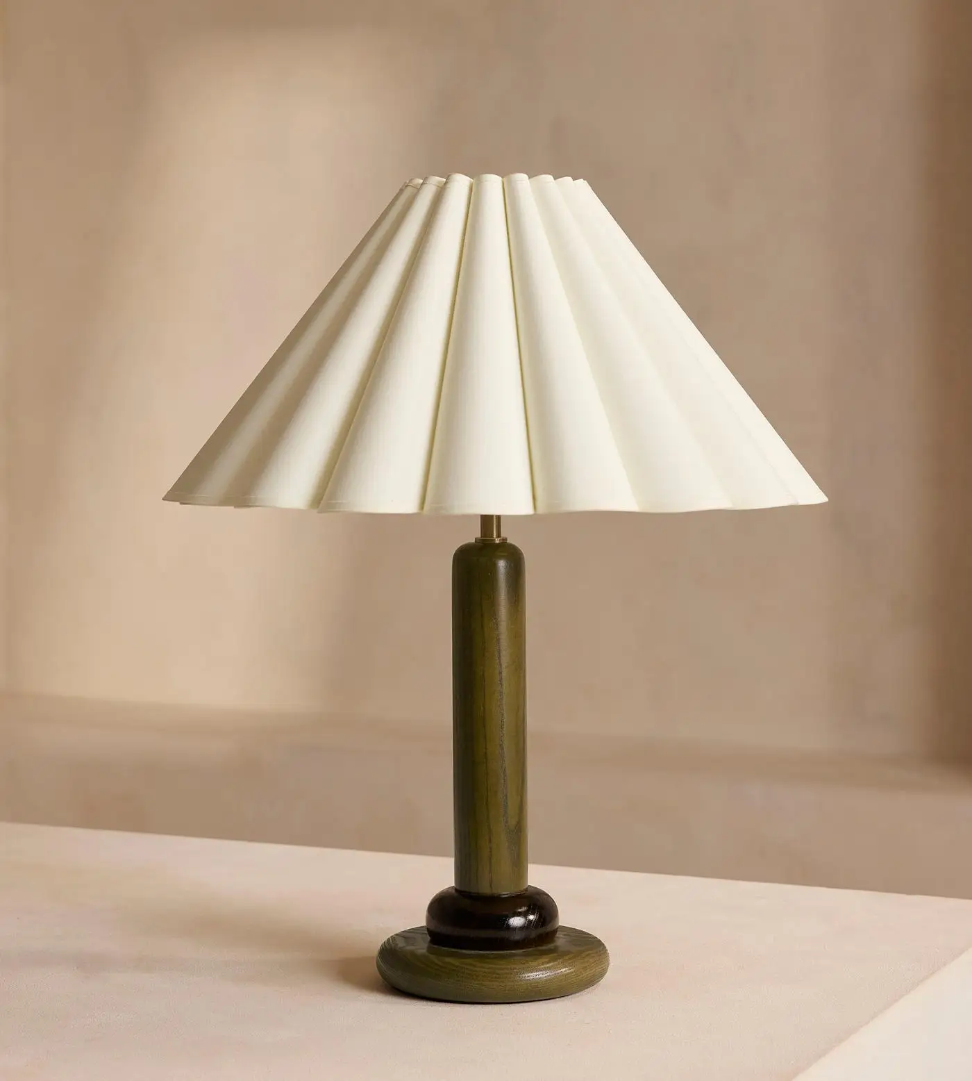 Vintage American Antique Style Solid Wood Table Lamp Designer Living Room Study Bedroom Decorative Bedside Lamps and Lanterns
Vintage American Antique Style Solid Wood Table Lamp Designer Living Room Study Bedroom Decorative Bedside Lamps and Lanterns
