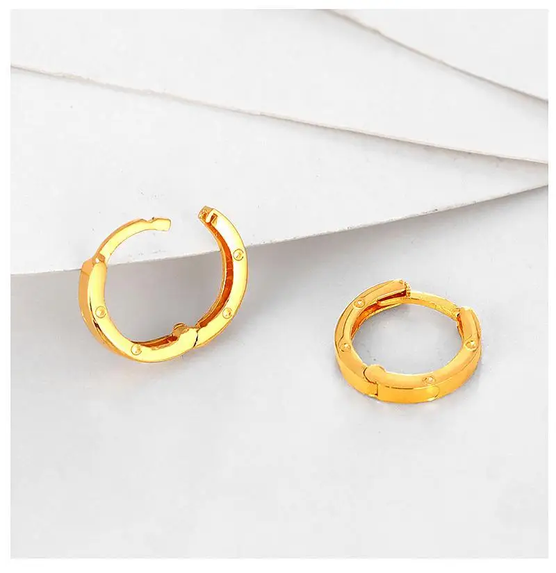 Women's 18K Gold Simple Clip Earrings Modern Fashion Light Luxury Jewelry
Women's 18K Gold Simple Clip Earrings Modern Fashion Light Luxury Jewelry