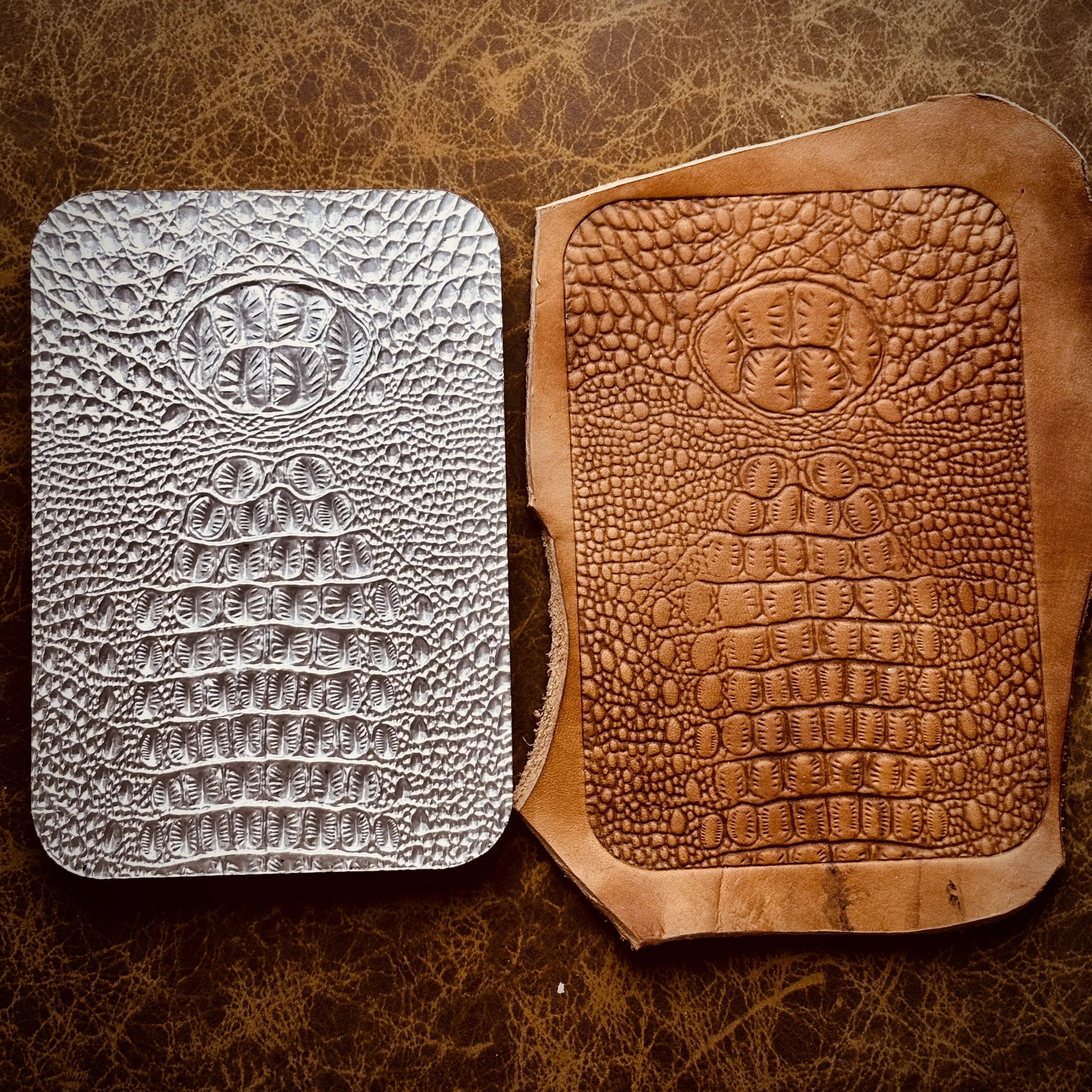 3D Crocodile Grain Style Leather Embossing Stamp Aluminum Alloy Cold Pressing Shaping Mold Carving Vegetable-tanned Leather
3D Crocodile Grain Style Leather Embossing Stamp Aluminum Alloy Cold Pressing Shaping Mold Carving Vegetable-tanned Leather