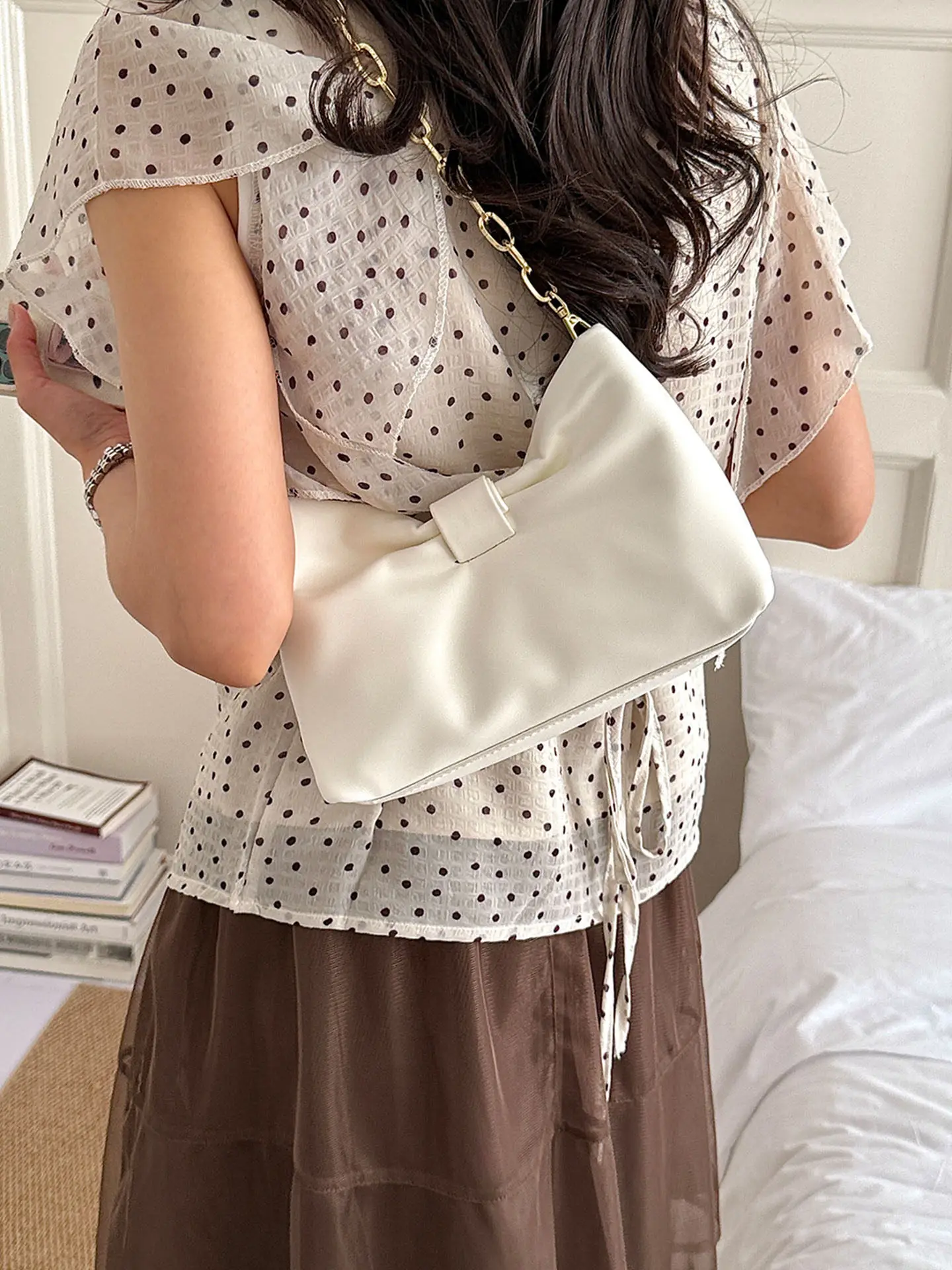 Korean Version Simple Bow Shoulder Bag For Women 2026 New Texture Soft Pu Leather Crossbody Bag High-End Versatile Handbag
Korean Version Simple Bow Shoulder Bag For Women 2026 New Texture Soft Pu Leather Crossbody Bag High-End Versatile Handbag