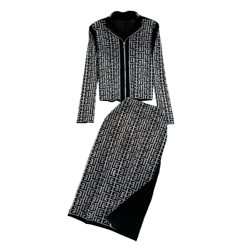 2023 Women 2 Piece Set Fashion Retro Stand Collar Bronzing Slim Fit Zipper Top Two-piece High Waist Slit Skirt
2023 Women 2 Piece Set Fashion Retro Stand Collar Bronzing Slim Fit Zipper Top Two-piece High Waist Slit Skirt