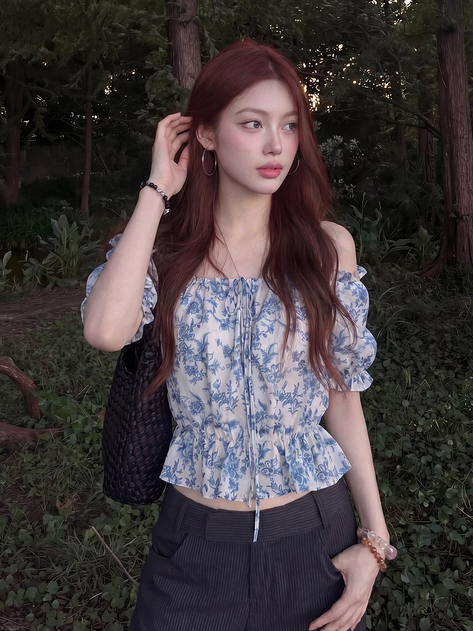 Retro Style Floral Print Bubble Sleeve Shirt Women's Short Design Sense Spring Summer Breathable Polyester Fiber Gathered Hem...
Retro Style Floral Print Bubble Sleeve Shirt Women's Short Design Sense Spring Summer Breathable Polyester Fiber Gathered Hem...