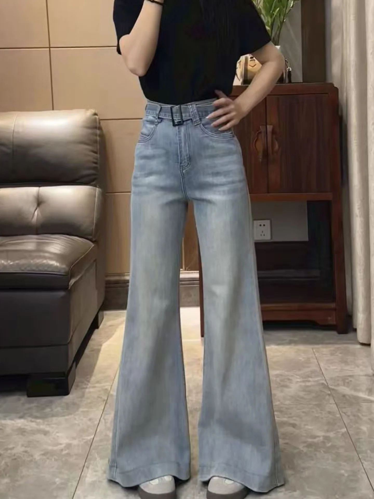 Retro High Waist Wide Leg Jeans Women's Loose Fit Slimming Drapey Micro Flared Denim Pants Casual Straight Cut Floor Length
Retro High Waist Wide Leg Jeans Women's Loose Fit Slimming Drapey Micro Flared Denim Pants Casual Straight Cut Floor Length
