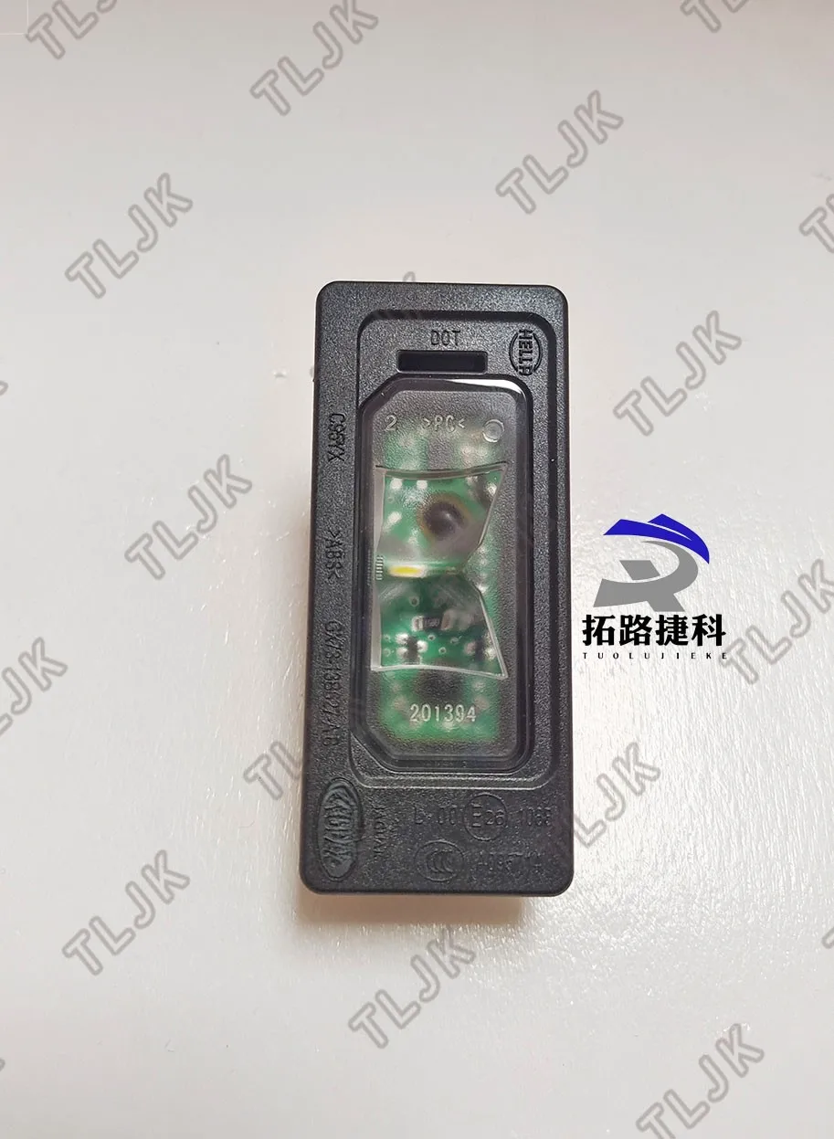 License plate lamp for Land Rover Discovery Campaign 2015, model number is LR087728=LR067243.
License plate lamp for Land Rover Discovery Campaign 2015, model number is LR087728=LR067243.