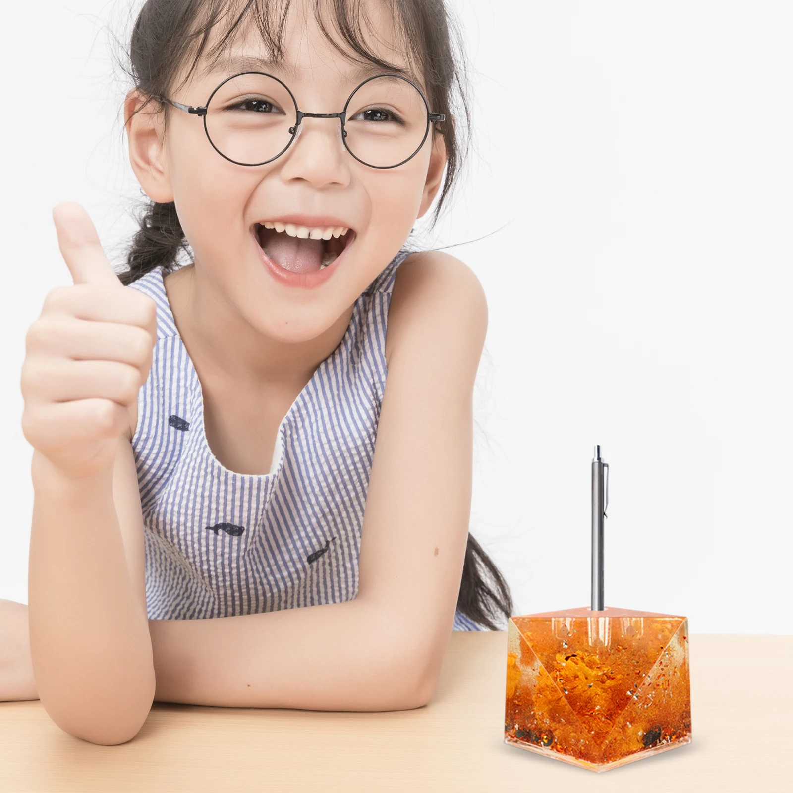 Dragon Plastic Pen Holder Desktop Stand Decorative Pen Storage Rack Office Study Accessory Quill-Pen Holder
Dragon Plastic Pen Holder Desktop Stand Decorative Pen Storage Rack Office Study Accessory Quill-Pen Holder