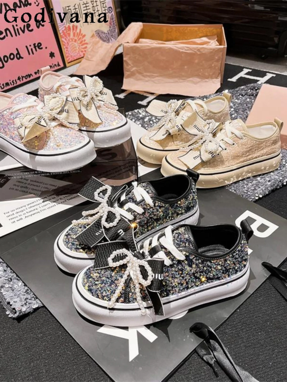 Korean Ins Sequined Bow Pearl Strap Casual Board Shoes Round Head Platform Fashion Trend Ballet Style Handmade Women's Shoes
Korean Ins Sequined Bow Pearl Strap Casual Board Shoes Round Head Platform Fashion Trend Ballet Style Handmade Women's Shoes