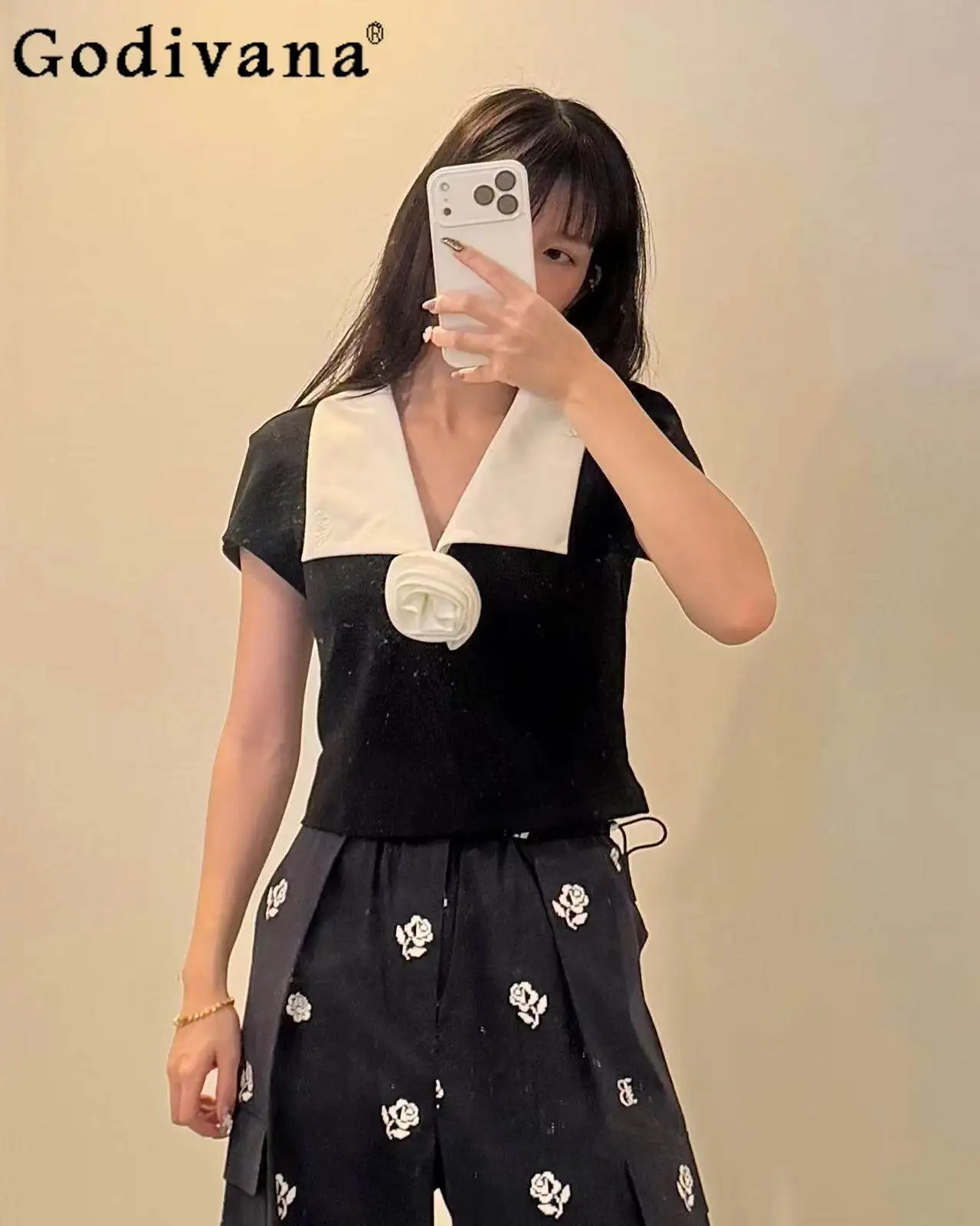 French Rose Simple Temperament Lapel Short Top 2026 Summer New Short-sleeved Daily Commuting Versatile Top
French Rose Simple Temperament Lapel Short Top 2026 Summer New Short-sleeved Daily Commuting Versatile Top