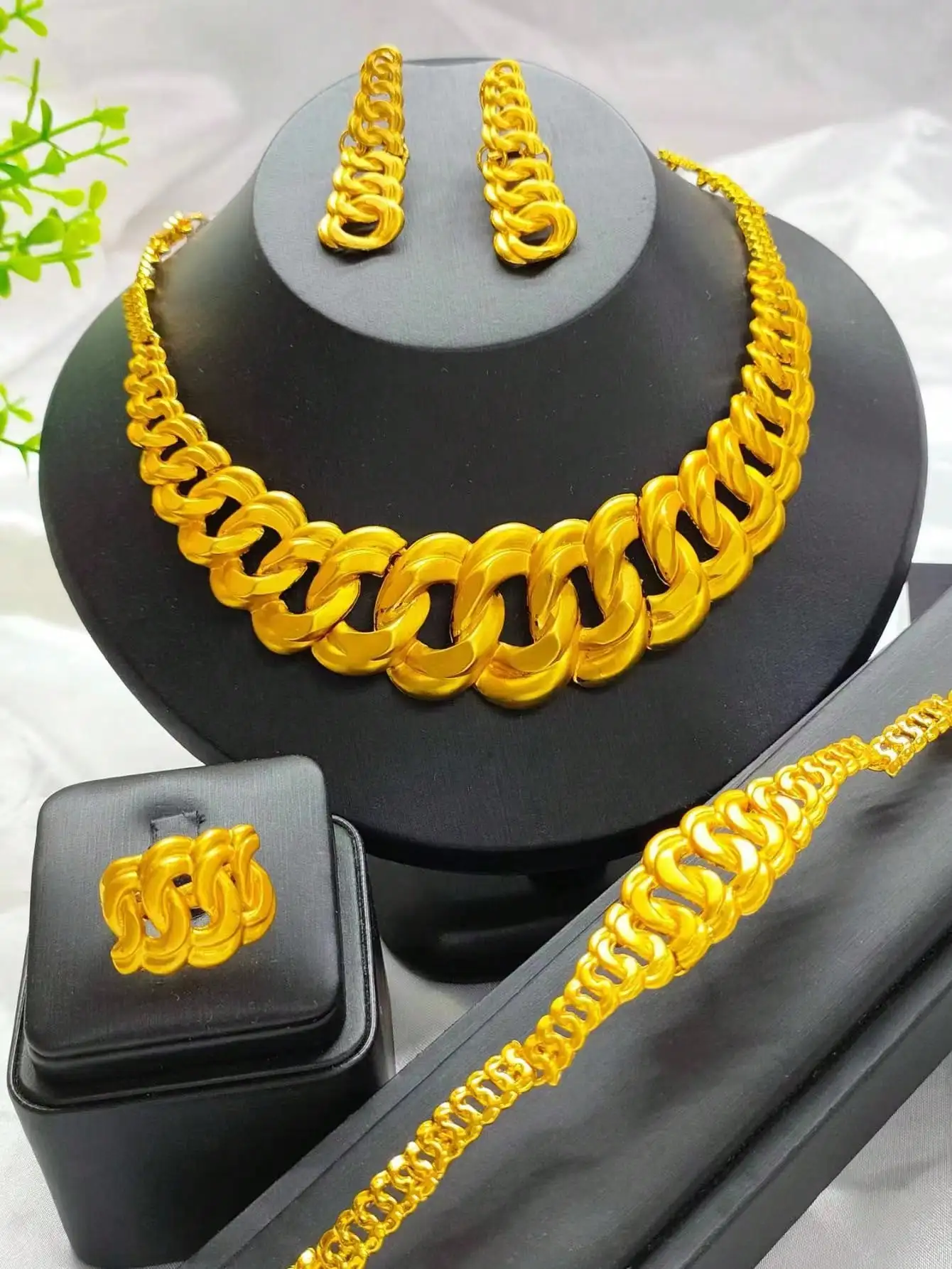 Dubai African Necklace Earrings Jewelry Set For Women 24K Gold Plated Indian Nigeria Bridal Wedding Party Jewellery
Dubai African Necklace Earrings Jewelry Set For Women 24K Gold Plated Indian Nigeria Bridal Wedding Party Jewellery