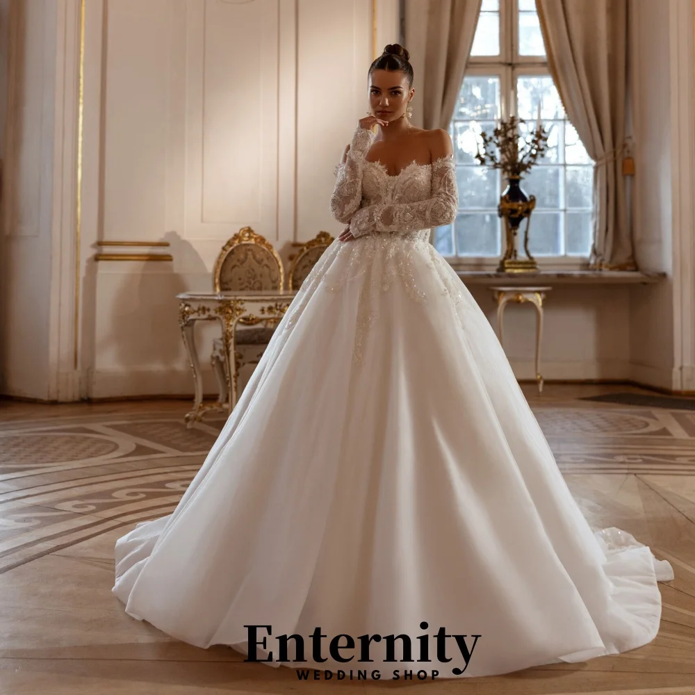 Customized Zipper Wedding Dresses V Neck Half Sleeve For Women Charming Simple Lace Applique Bridal Gowns Vestidos De Novia 
Customized Zipper Wedding Dresses V Neck Half Sleeve For Women Charming Simple Lace Applique Bridal Gowns Vestidos De Novia