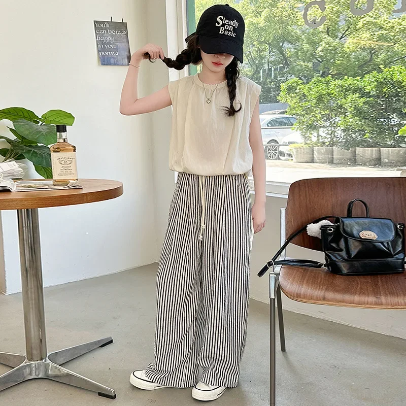 2025 New Summer Junior Thin Ice Silk Sleeveless Tank Top and Striped Wide Leg Pants Two Piece Set
2025 New Summer Junior Thin Ice Silk Sleeveless Tank Top and Striped Wide Leg Pants Two Piece Set