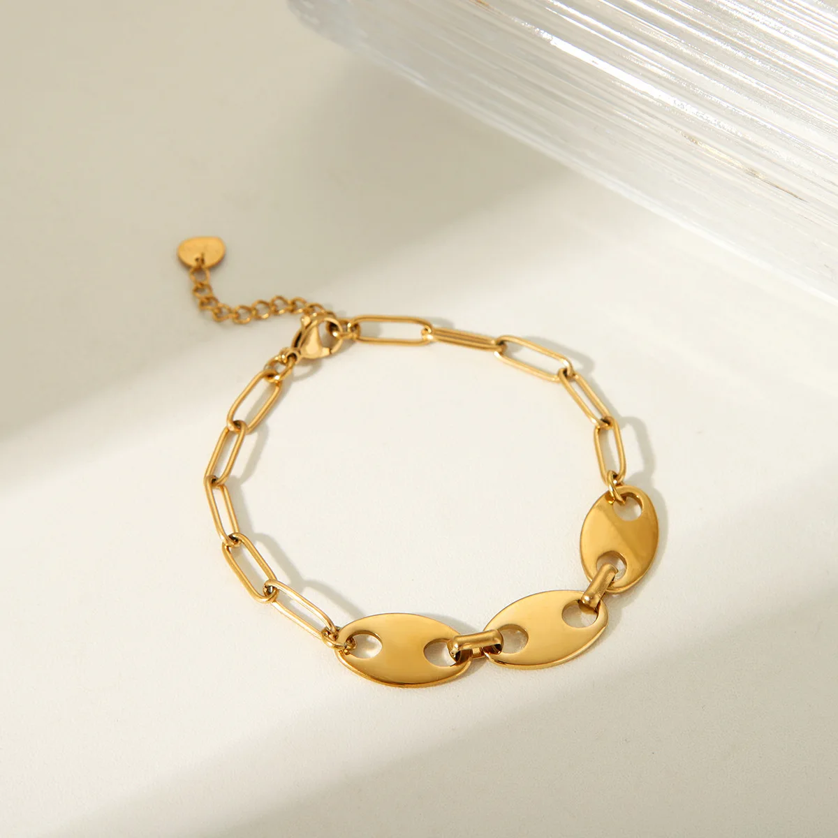 Stainless Steel Pig Nose Clasp Bracelet for Women, 18K Gold Plated Fashionable Commuter Versatile Paperclip Bracelet
Stainless Steel Pig Nose Clasp Bracelet for Women, 18K Gold Plated Fashionable Commuter Versatile Paperclip Bracelet