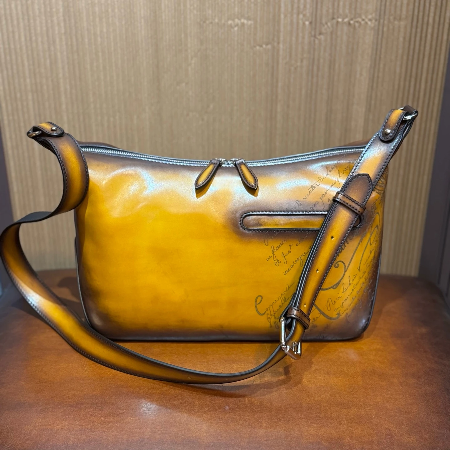 DIMY 2025 новая цветная мужская сумка ручной работы с диагональным крестом, мужская сумка через плечо для отдыха на открытом воздухе, мужская сумка почтальона для поездок на работу
DIMY 2025 новая цветная мужская сумка ручной работы с диагональным крестом, мужская сумка через плечо для отдыха на открытом воздухе, мужская сумка почтальона для поездок на работу