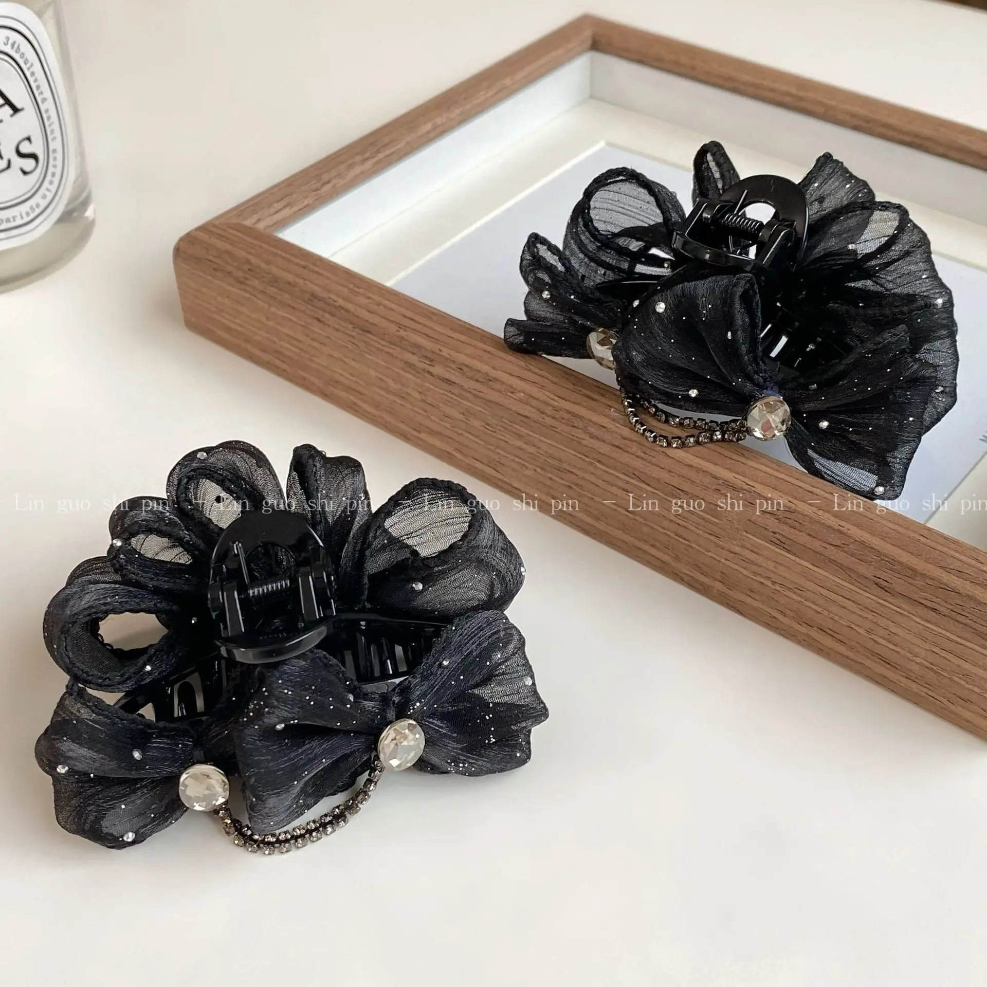 Модная заколка-краб для волос с двойным бантом и цепочкой-кисточкой, аксессуар для прически полупучок на затылке для женщин
Модная заколка-краб для волос с двойным бантом и цепочкой-кисточкой, аксессуар для прически полупучок на затылке для женщин