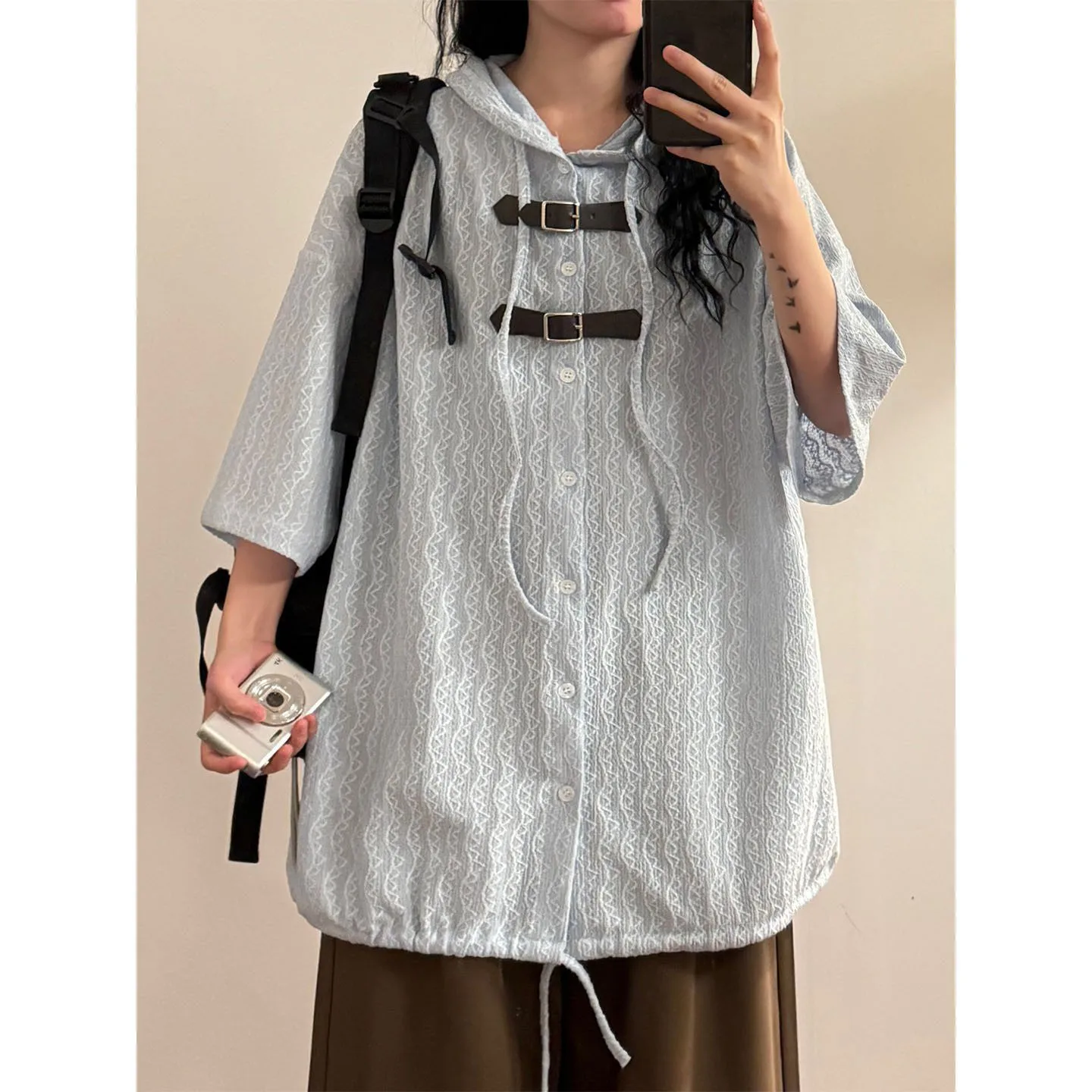 UATONLINE2026 Summer American Retro Texture Sensation Button Design Hooded Short Sleeve Shirt Top Street Style Loose Fit Wome...
UATONLINE2026 Summer American Retro Texture Sensation Button Design Hooded Short Sleeve Shirt Top Street Style Loose Fit Wome...