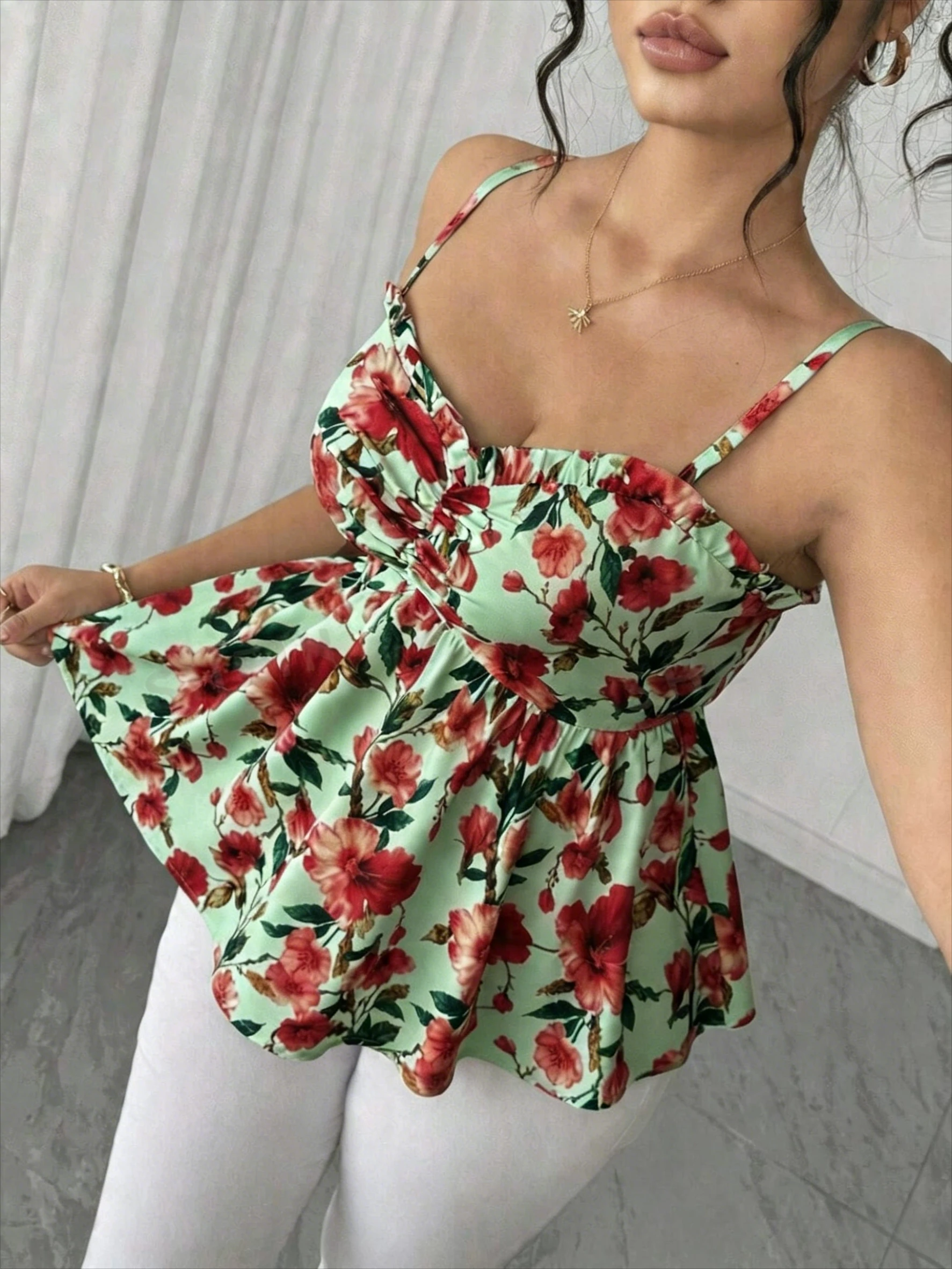 Elegant Floral Print Camisole Top, Women Summer Sleeveless Top for Beach Vacation Dating Shopping Daily Wear
Elegant Floral Print Camisole Top, Women Summer Sleeveless Top for Beach Vacation Dating Shopping Daily Wear