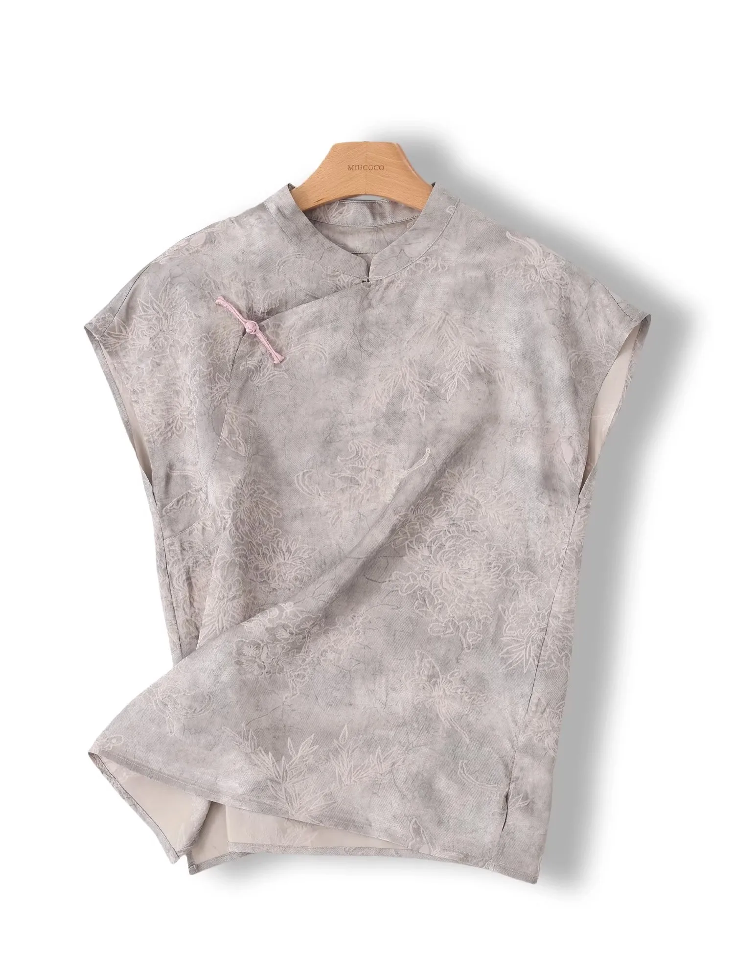 New Chinese Style Stand Collar Slim Fit Top Large Size Summer Design Breathable Casual Shirt for Women Side Slit Loose Fit
New Chinese Style Stand Collar Slim Fit Top Large Size Summer Design Breathable Casual Shirt for Women Side Slit Loose Fit