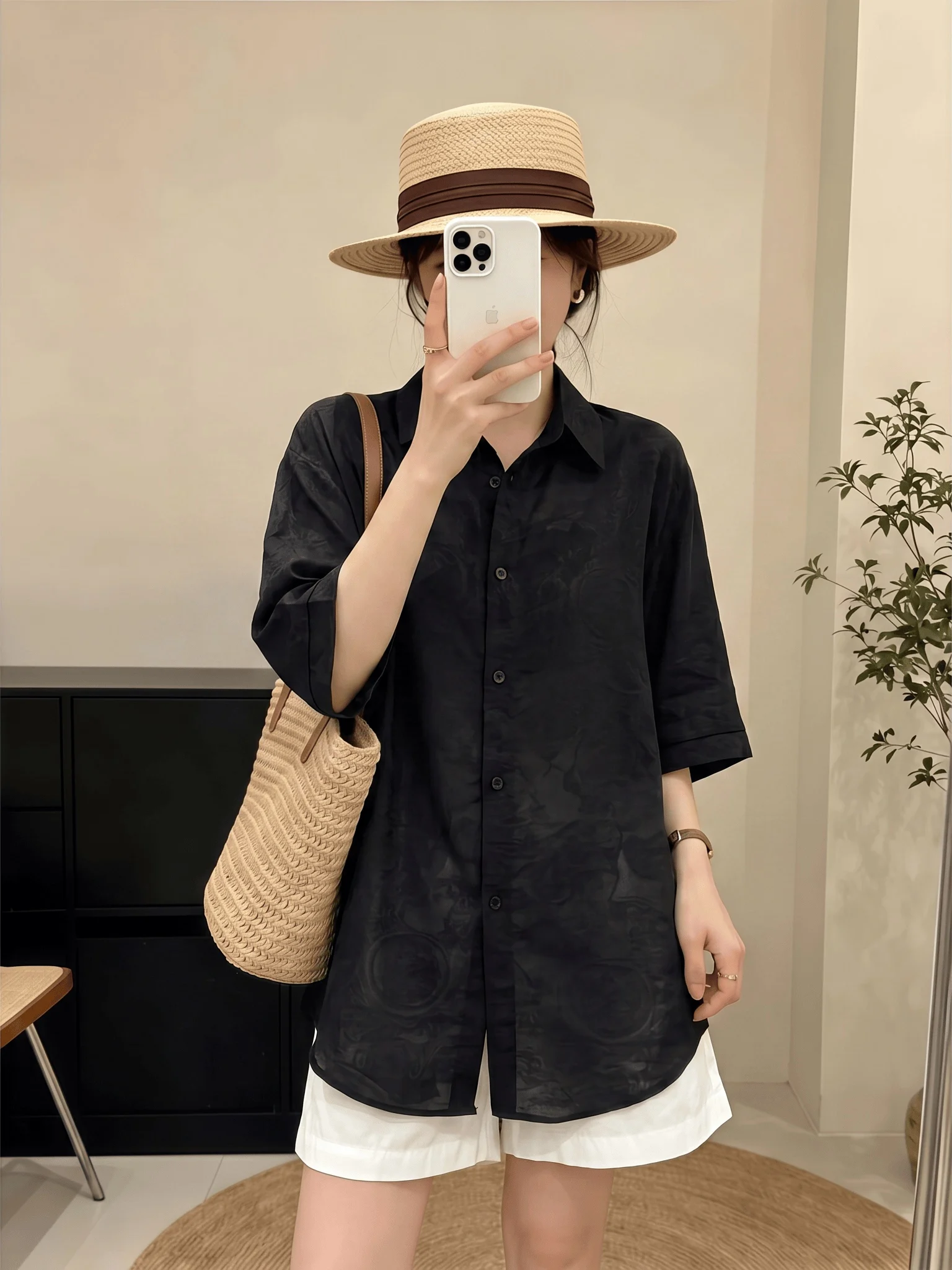 Elegant Black Short Sleeve Shirt Women's plus Size Frock for Summer Commute Style Korean Loose Fit Regular Sleeve Length
Elegant Black Short Sleeve Shirt Women's plus Size Frock for Summer Commute Style Korean Loose Fit Regular Sleeve Length