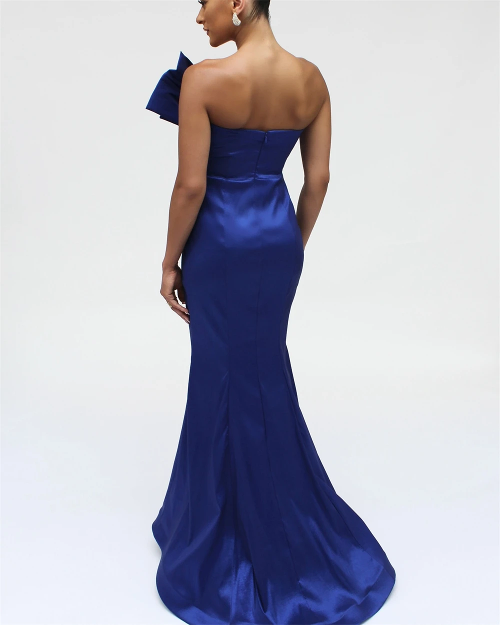 Customized Evening Dress Classic Blue Satin Strapless Sleeveless Prom Gowns Elegant Mermaid Sweep Train Ruched Party Dresses
Customized Evening Dress Classic Blue Satin Strapless Sleeveless Prom Gowns Elegant Mermaid Sweep Train Ruched Party Dresses