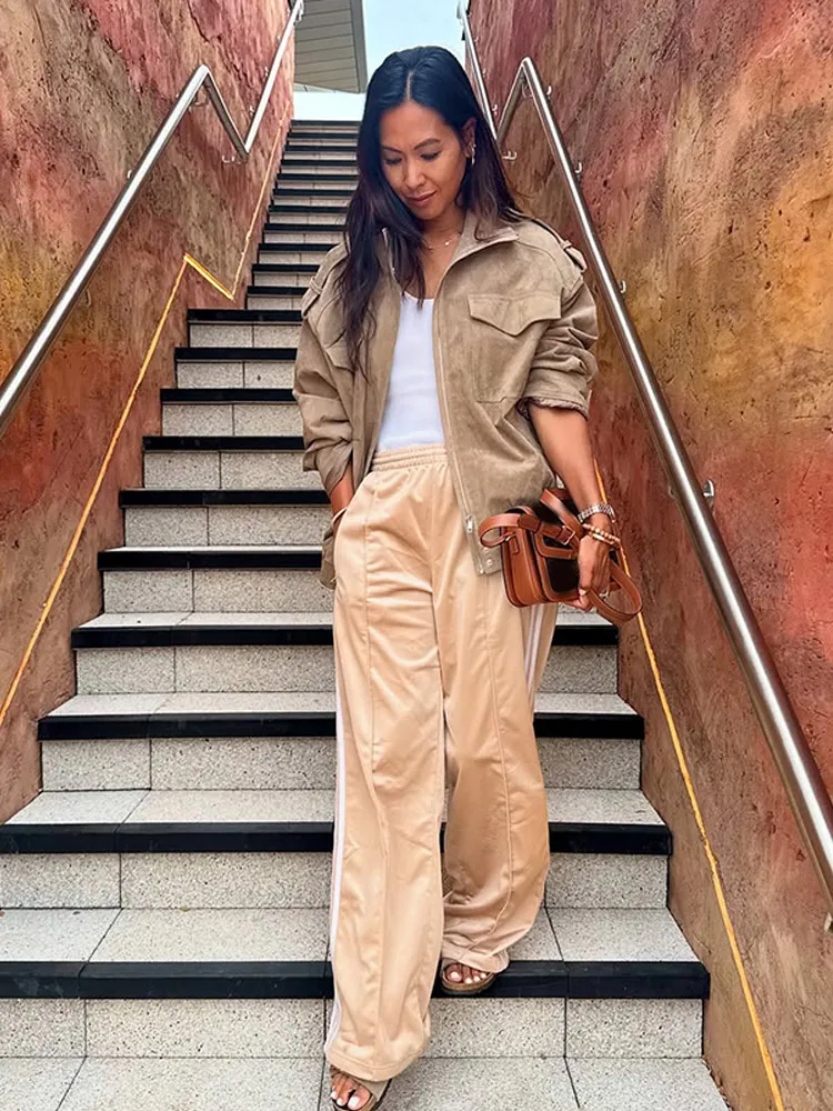 New Women Short Suede Jacket Chic Stand Collar Zipper Pocket Loose Coats Fashion Casual Ladies Autumn Daily Highstreet Outerwear
New Women Short Suede Jacket Chic Stand Collar Zipper Pocket Loose Coats Fashion Casual Ladies Autumn Daily Highstreet Outerwear