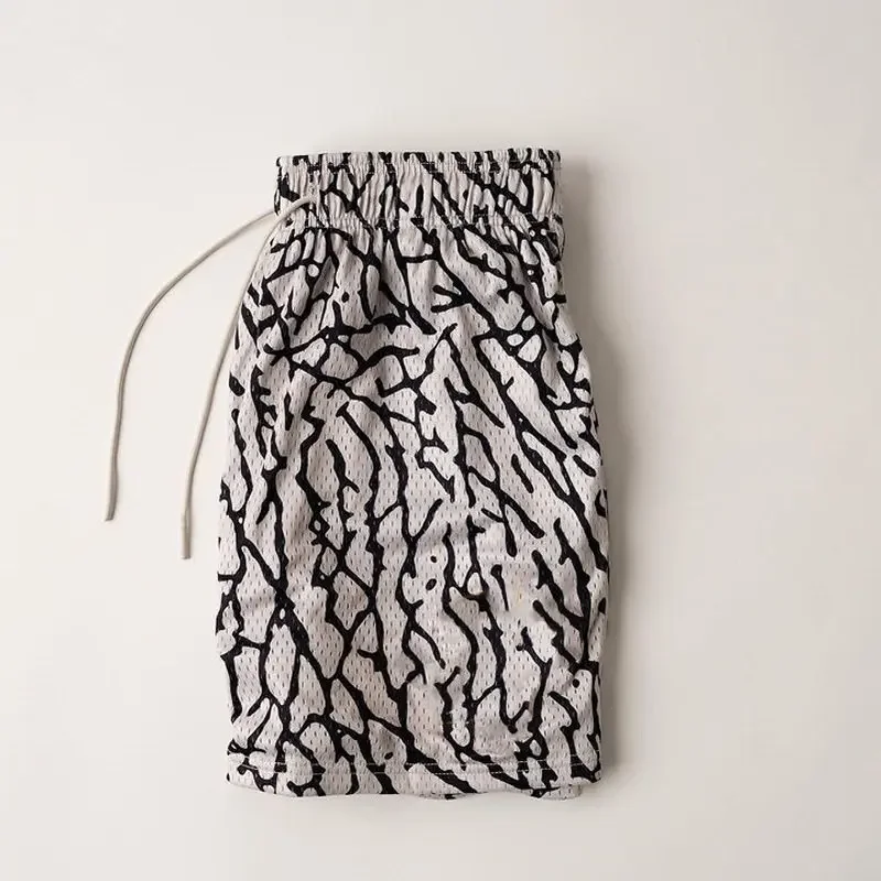 Мужские летние гавайские пляжные шорты - свободные шорты, подходящие для пляжного отдыха и серфинга, с эластичным поясом и завязками.
Мужские летние гавайские пляжные шорты - свободные шорты, подходящие для пляжного отдыха и серфинга, с эластичным поясом и завязками.